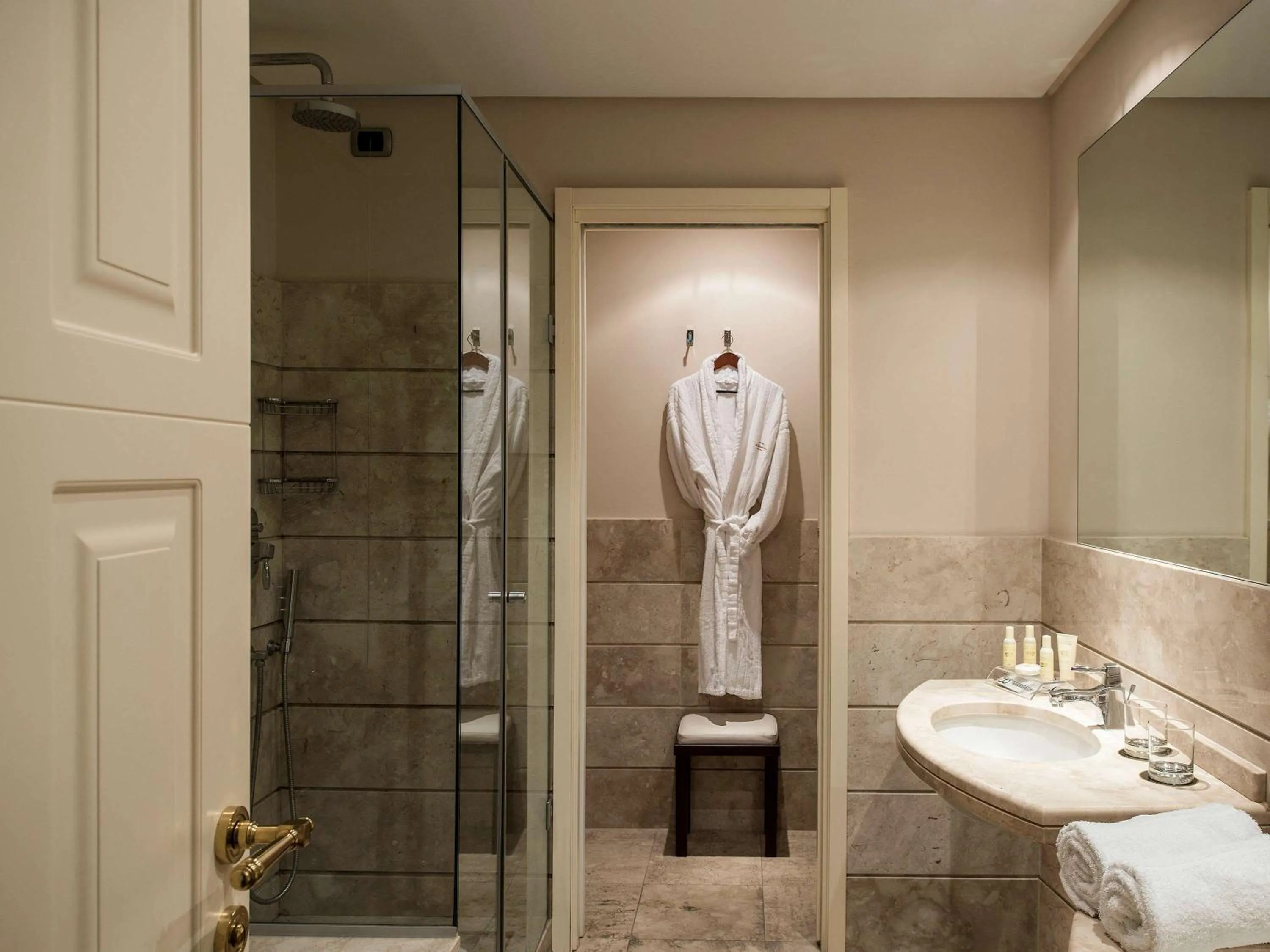 Photo of the whole room in GH Palazzo Suite & SPA