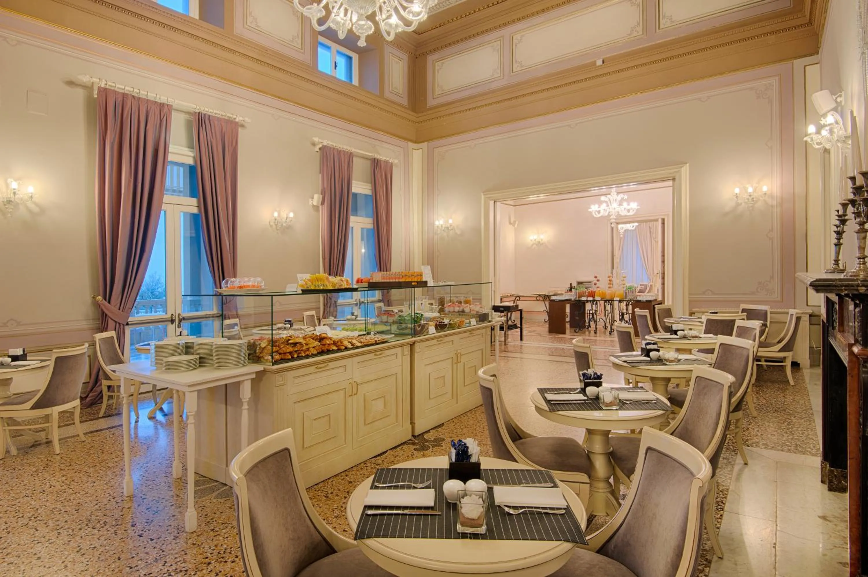 Restaurant/places to eat in GH Palazzo Suite & SPA