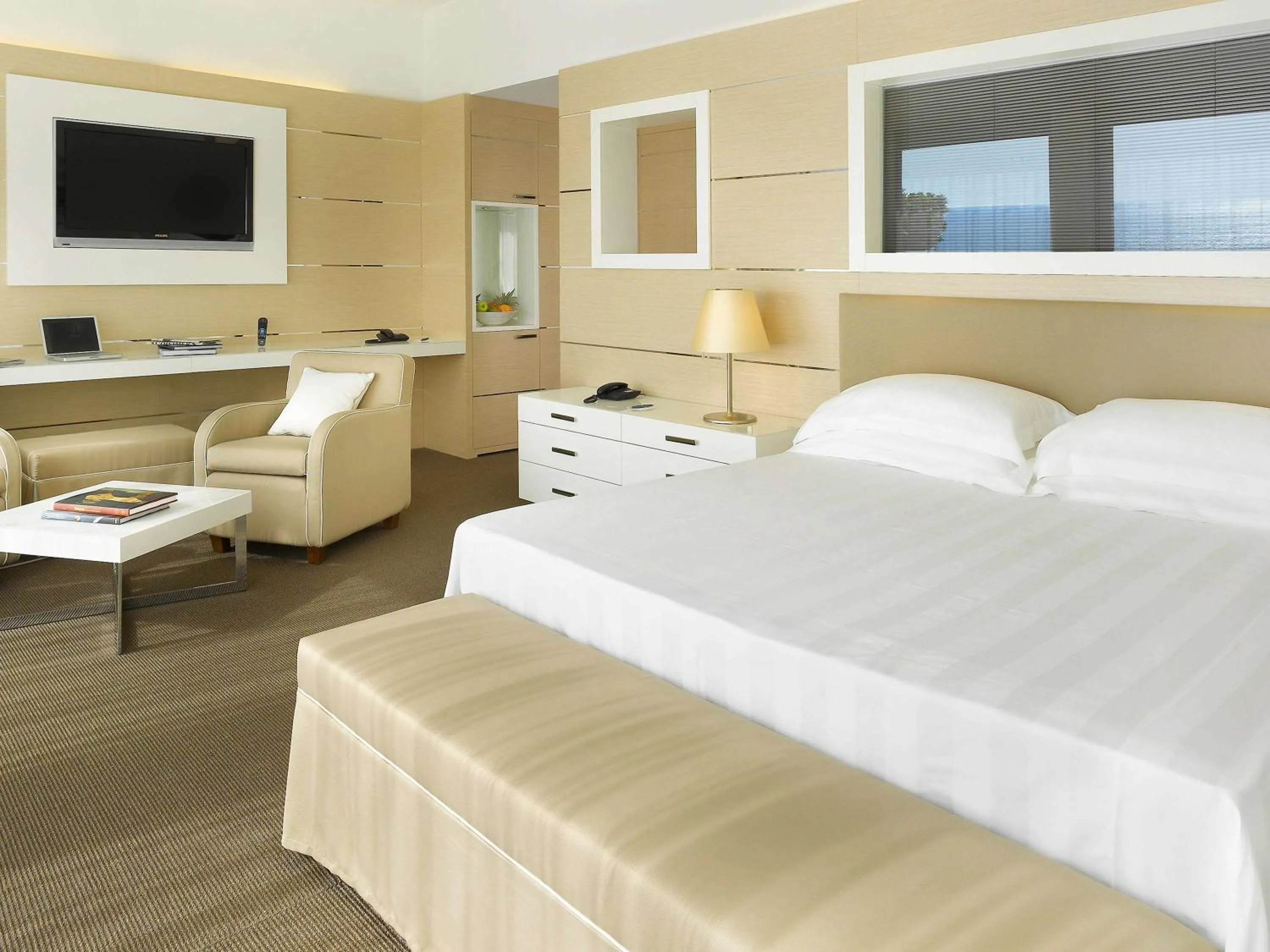 Photo of the whole room, Bed in GH Palazzo Suite & SPA