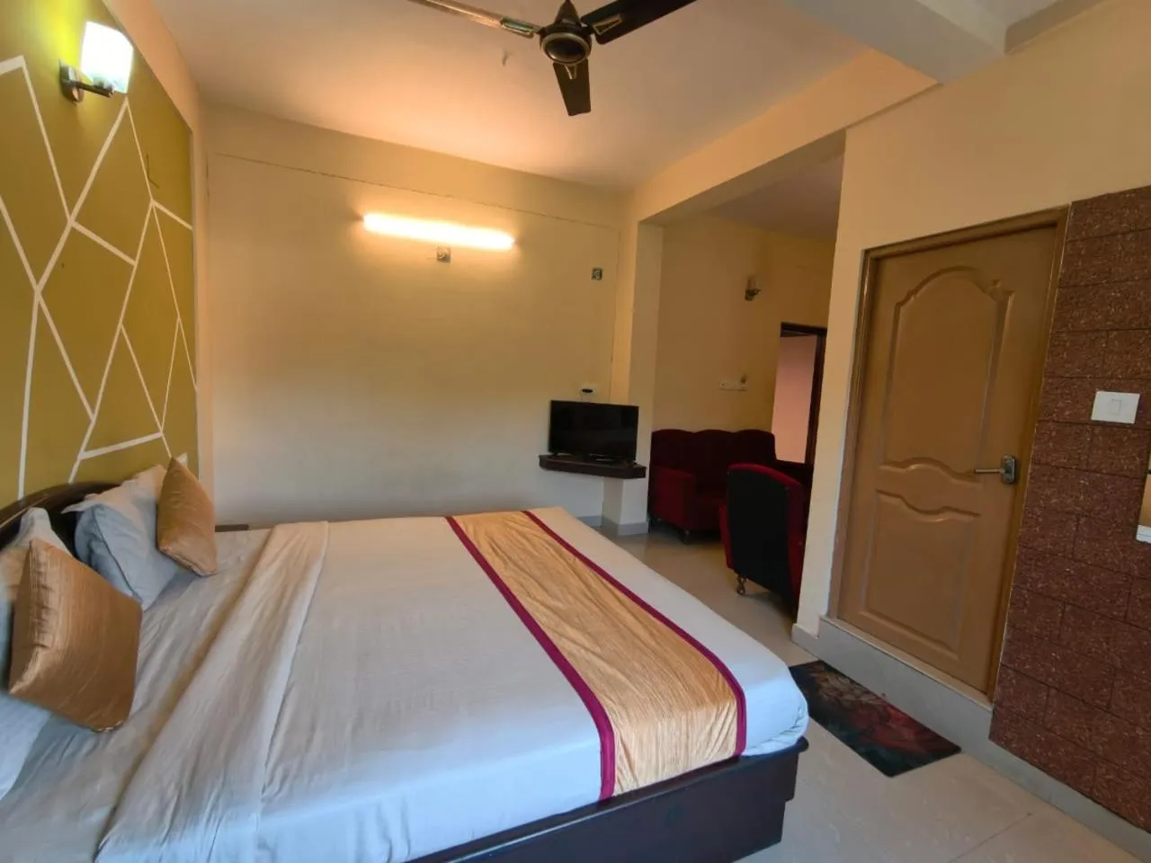 Bed in Hill View Residency