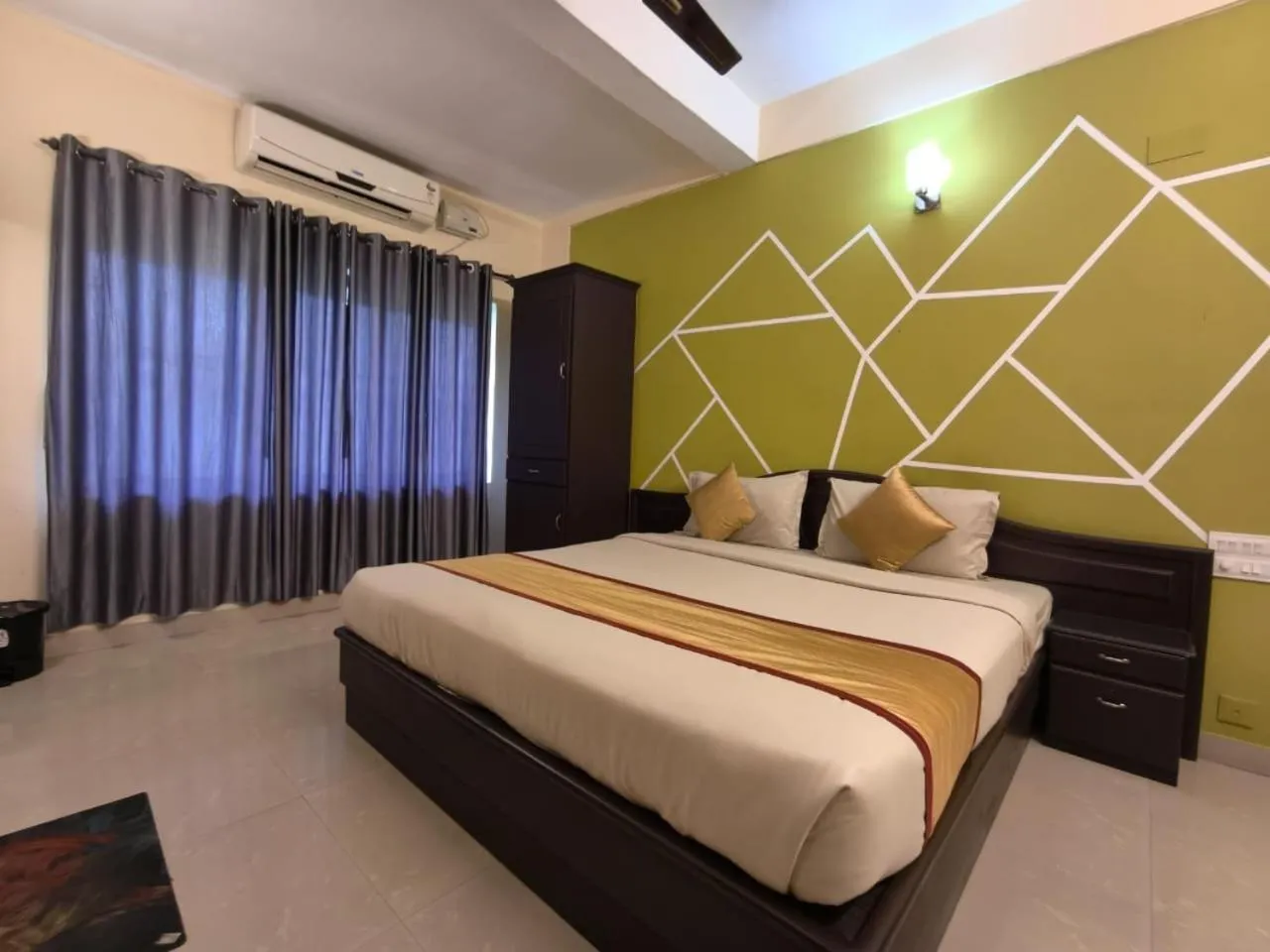 Bed in Hill View Residency