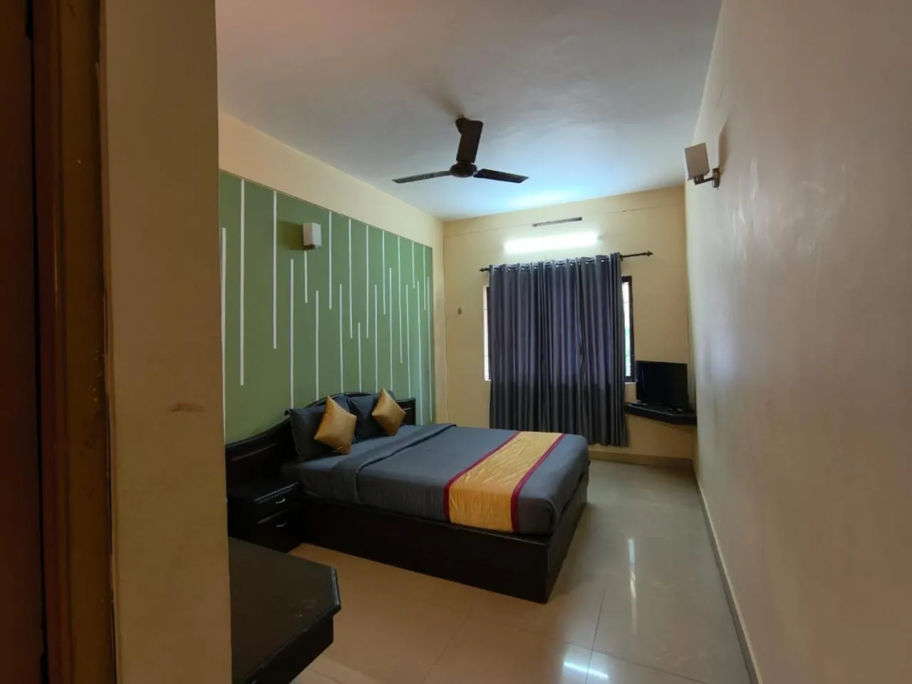 Bed in Hill View Residency