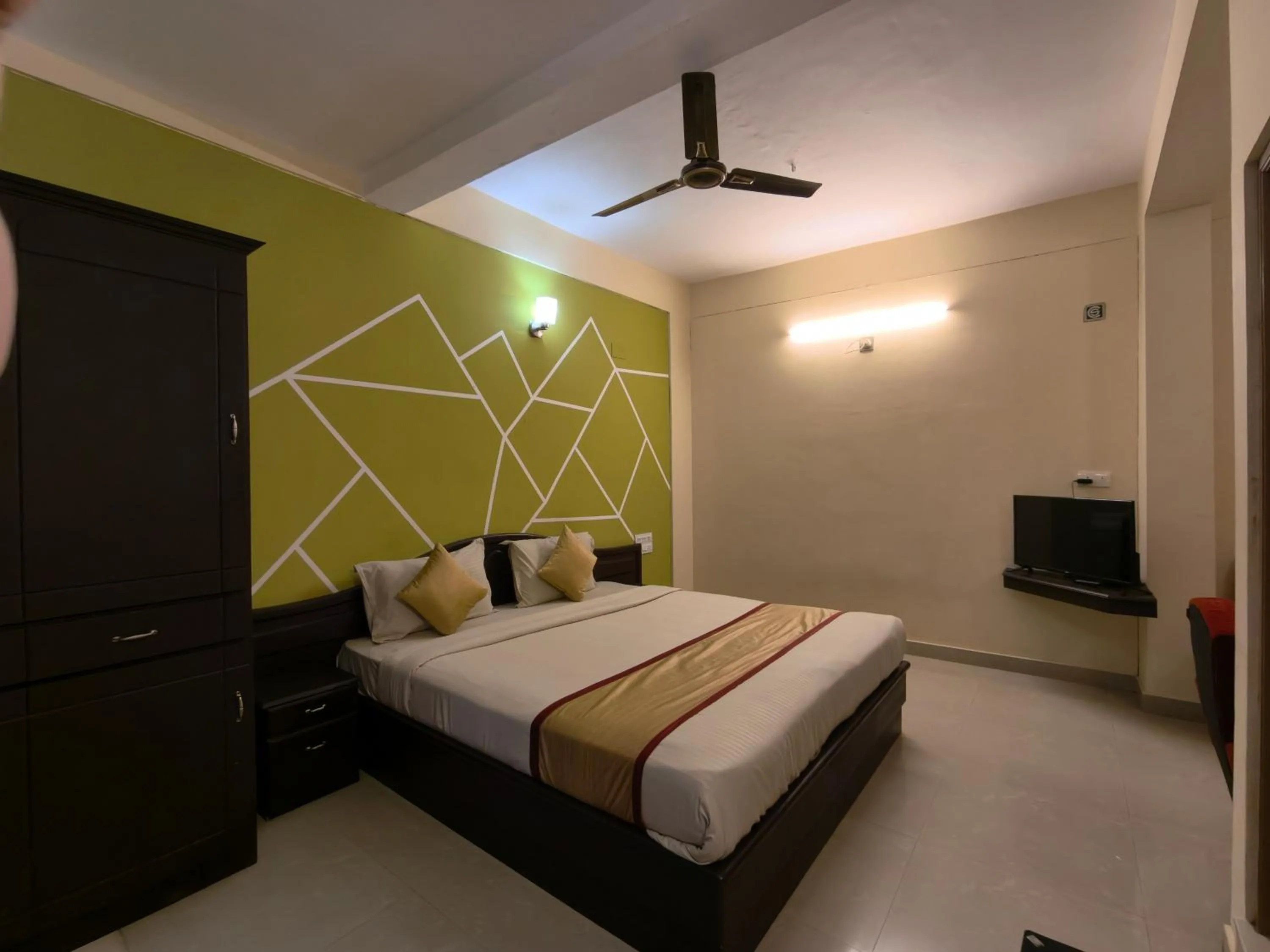 Bed in Hill View Residency