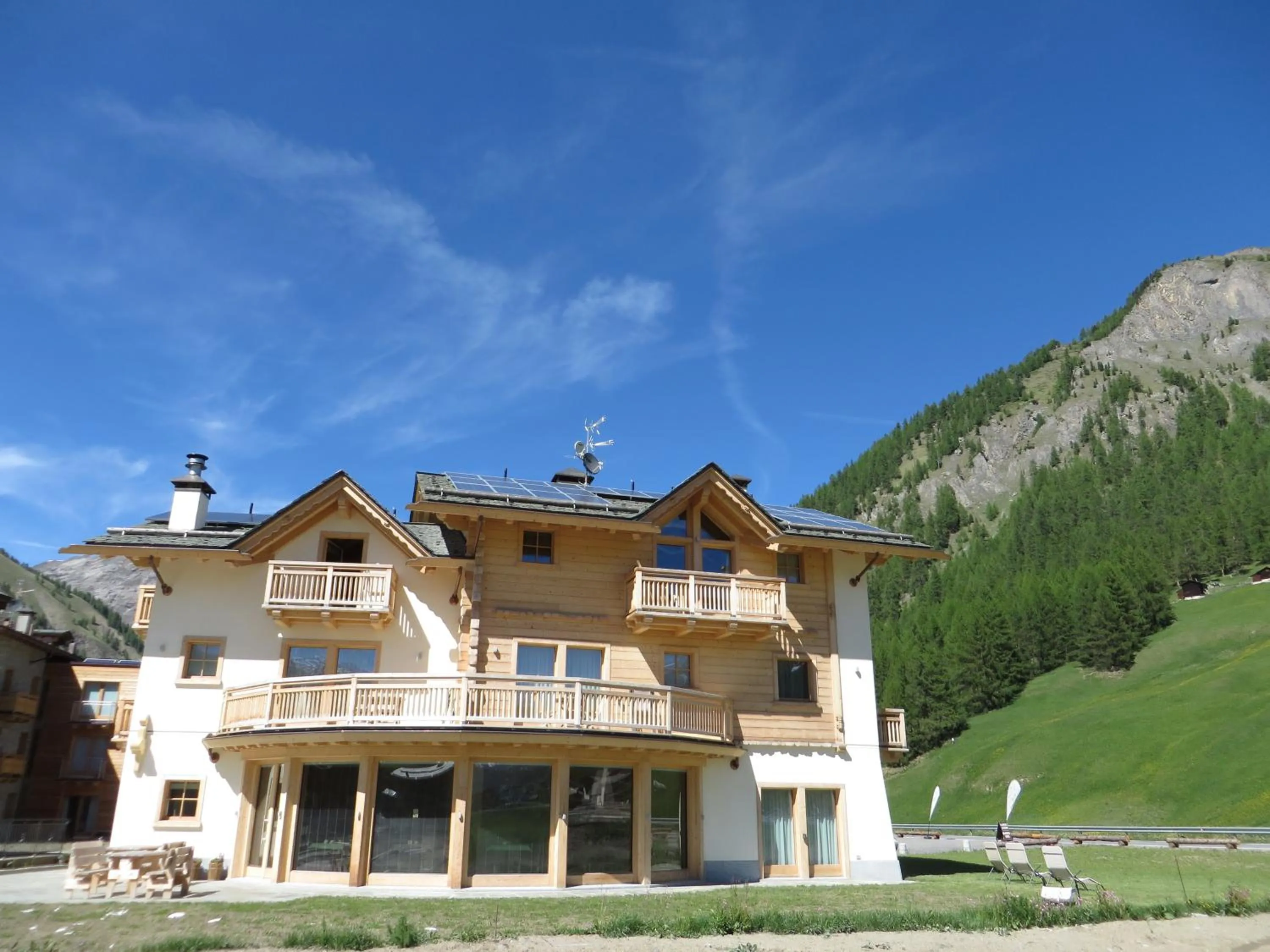 Property building in B&B Ecohotel Chalet des Alpes