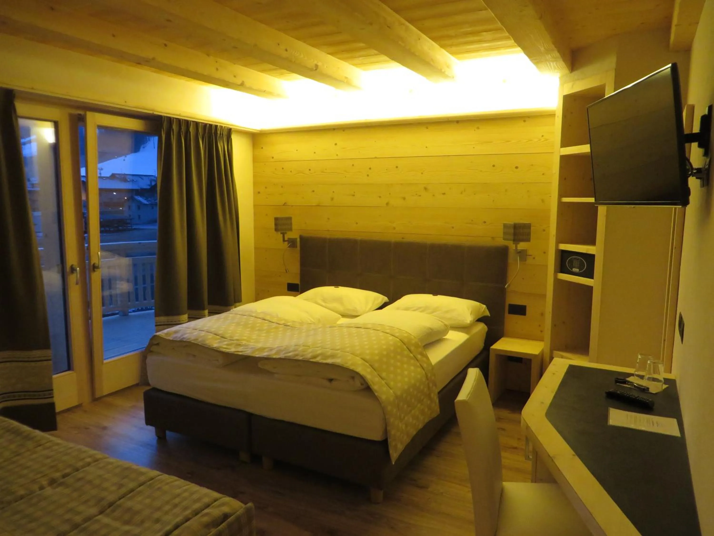 Photo of the whole room, Bed in B&B Ecohotel Chalet des Alpes