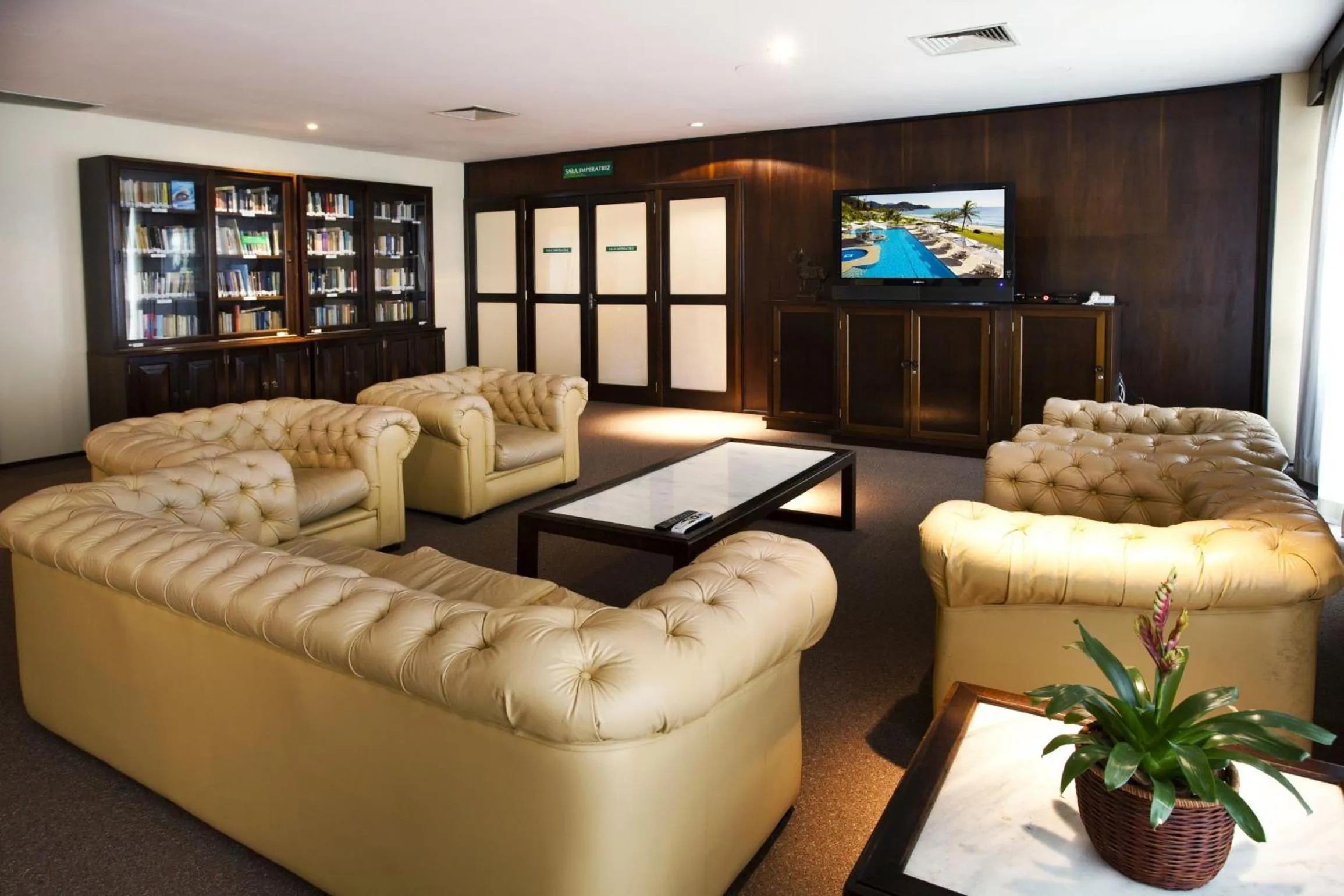 Communal lounge/ TV room in Plaza Caldas da Imperatriz Resort & Spa