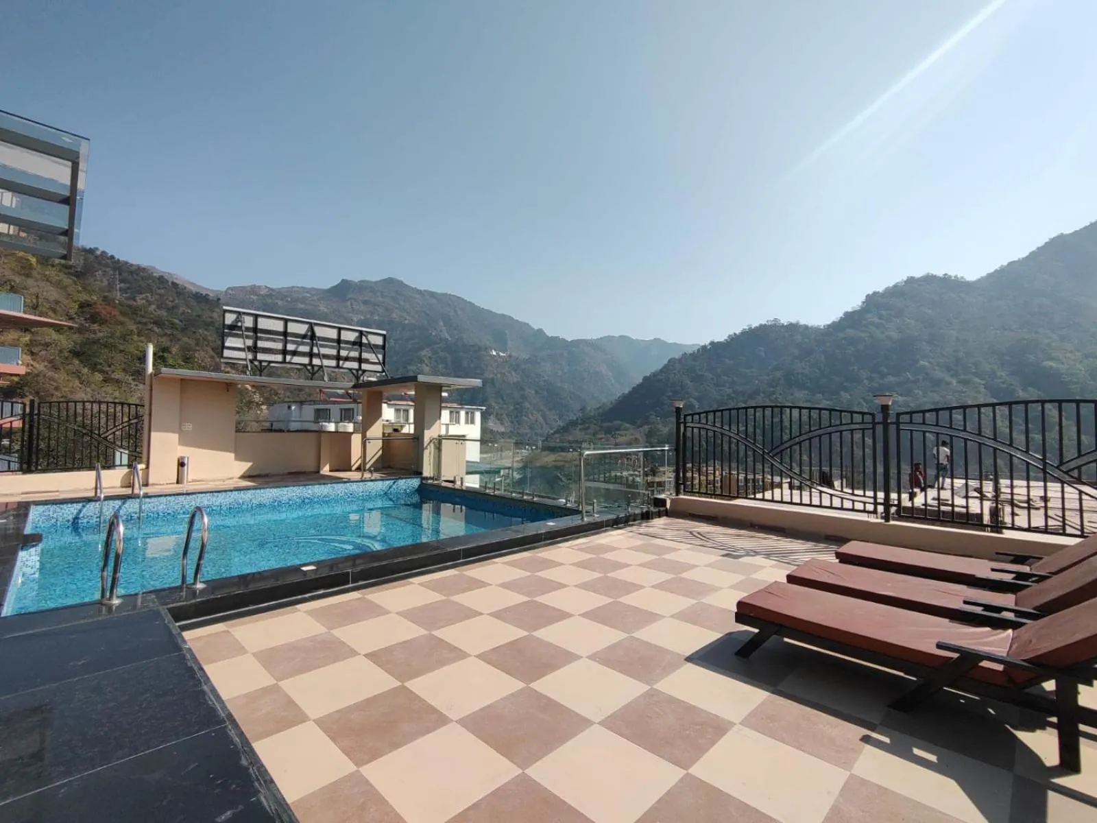 Foxoso Heights, Tapovan