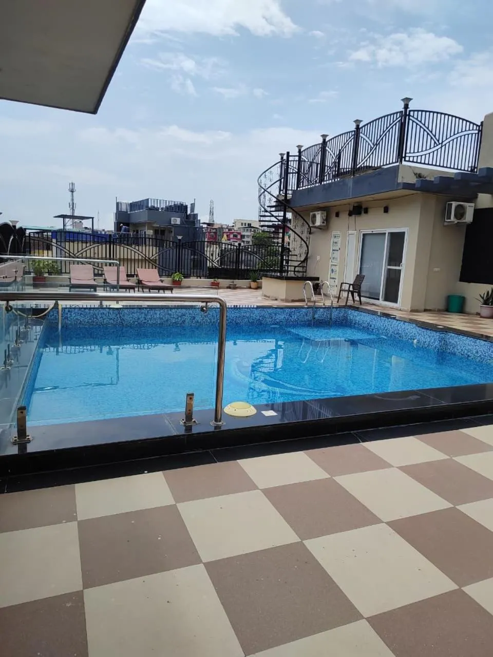 Foxoso Heights, Tapovan