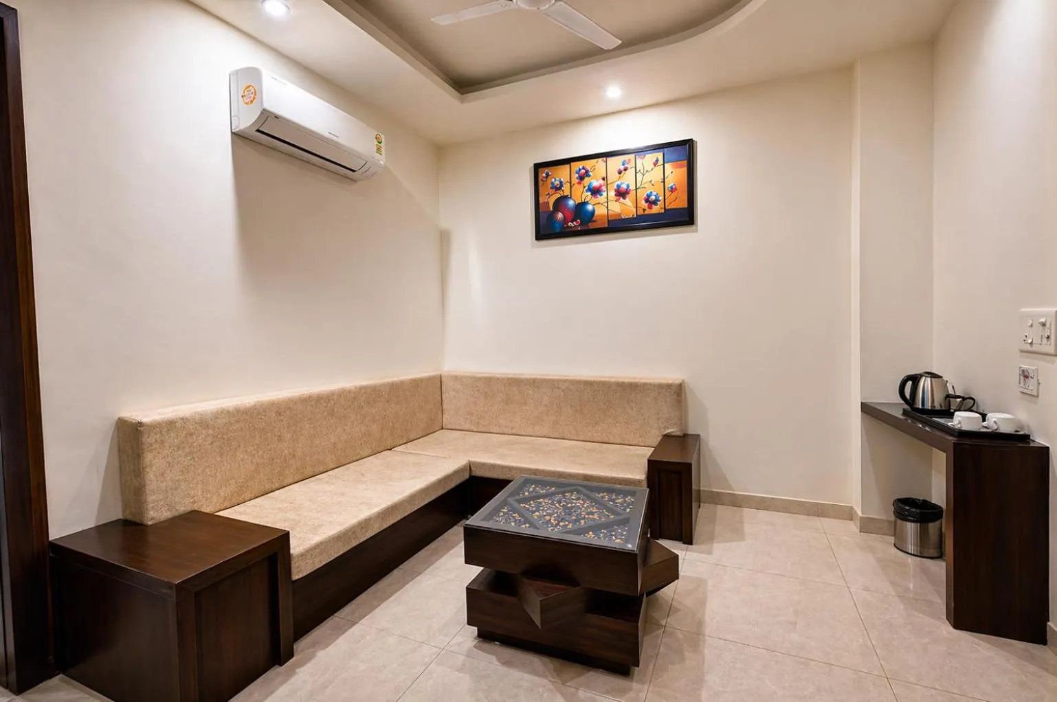 Family Room in Foxoso Heights, Tapovan