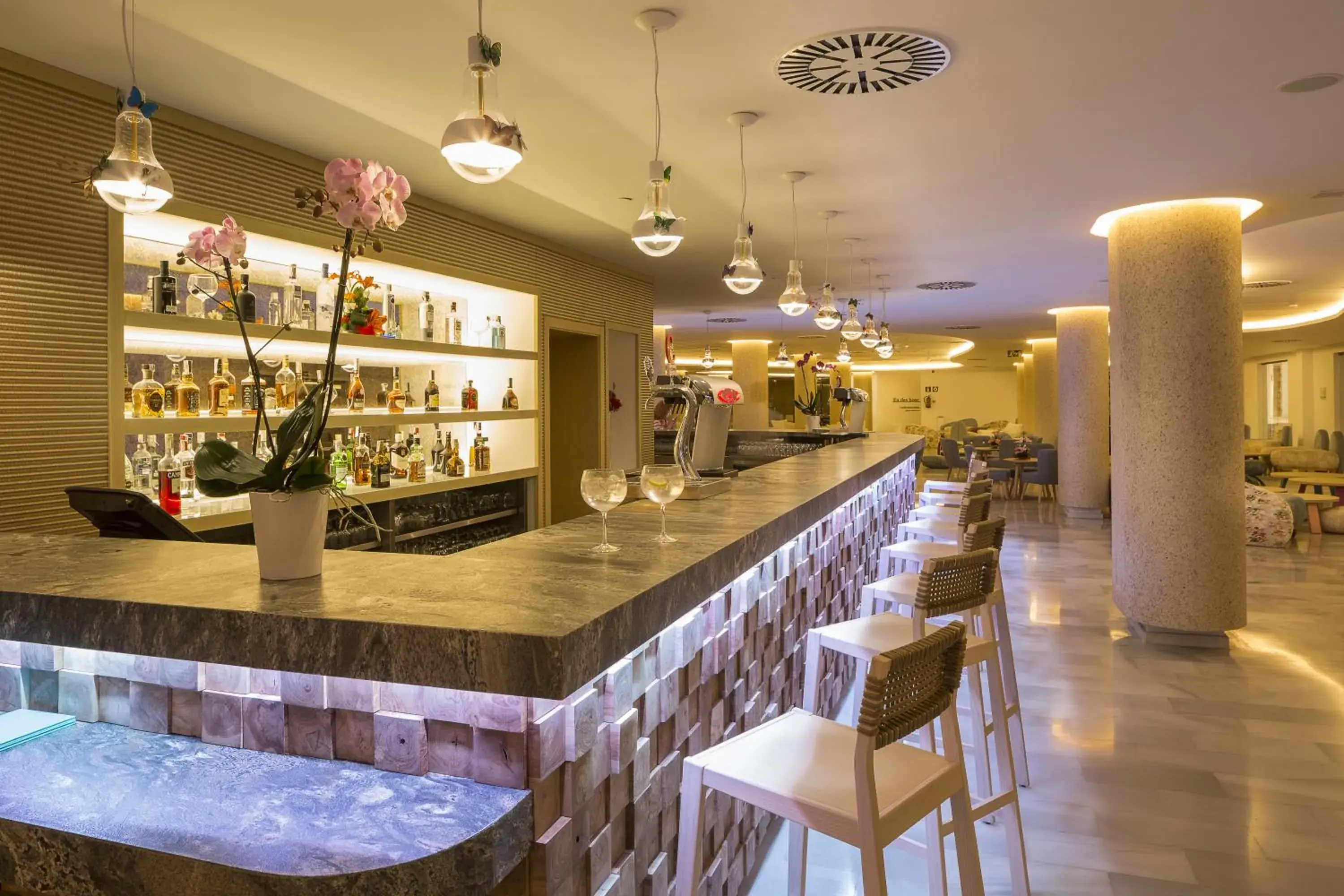 Lounge or bar in Grand Palladium White Island Resort & Spa - All Inclusive Lounge or bar in Grand Palladium White Island Resort & Spa - All Inclusive