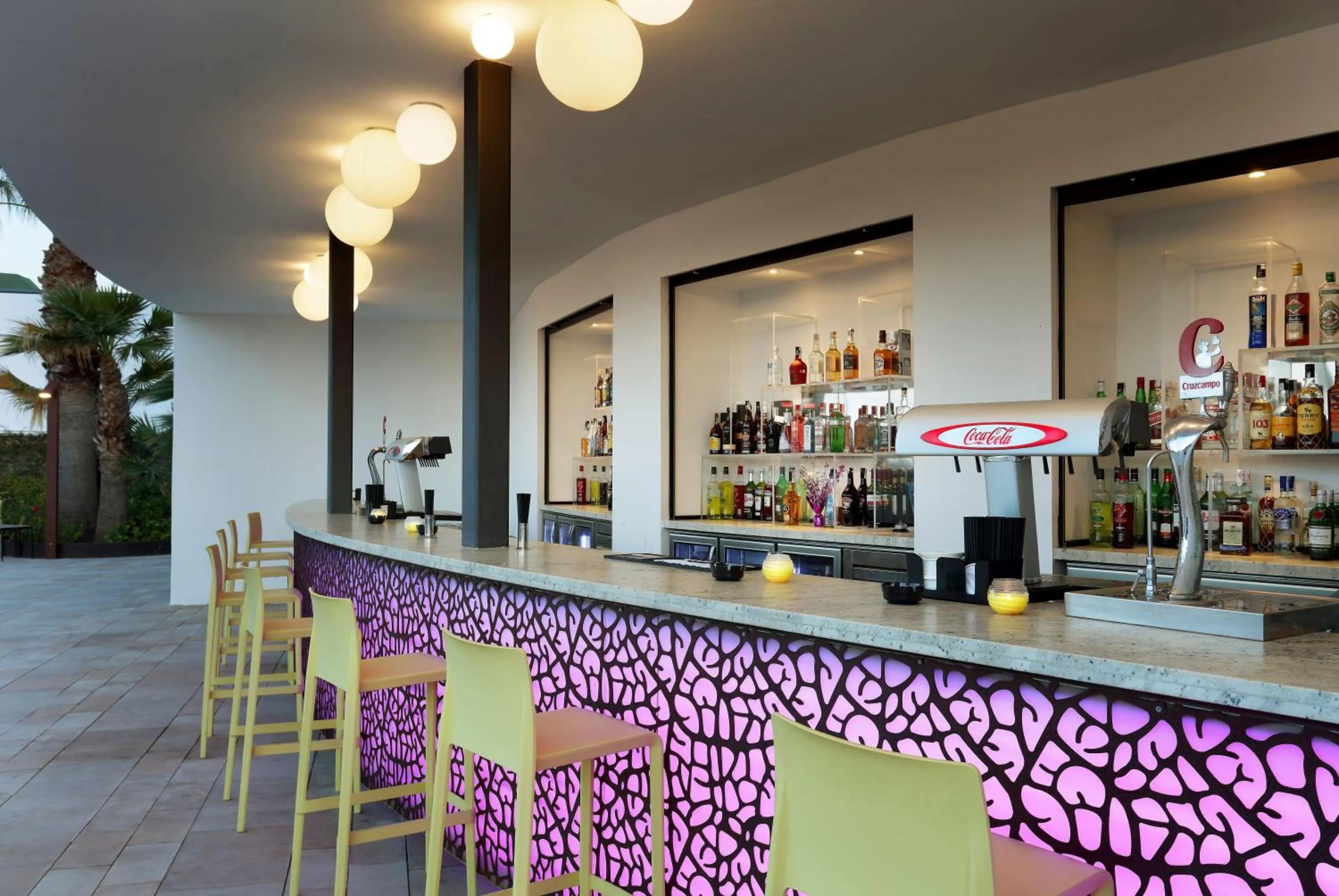 Lounge or bar in Grand Palladium White Island Resort & Spa - All Inclusive