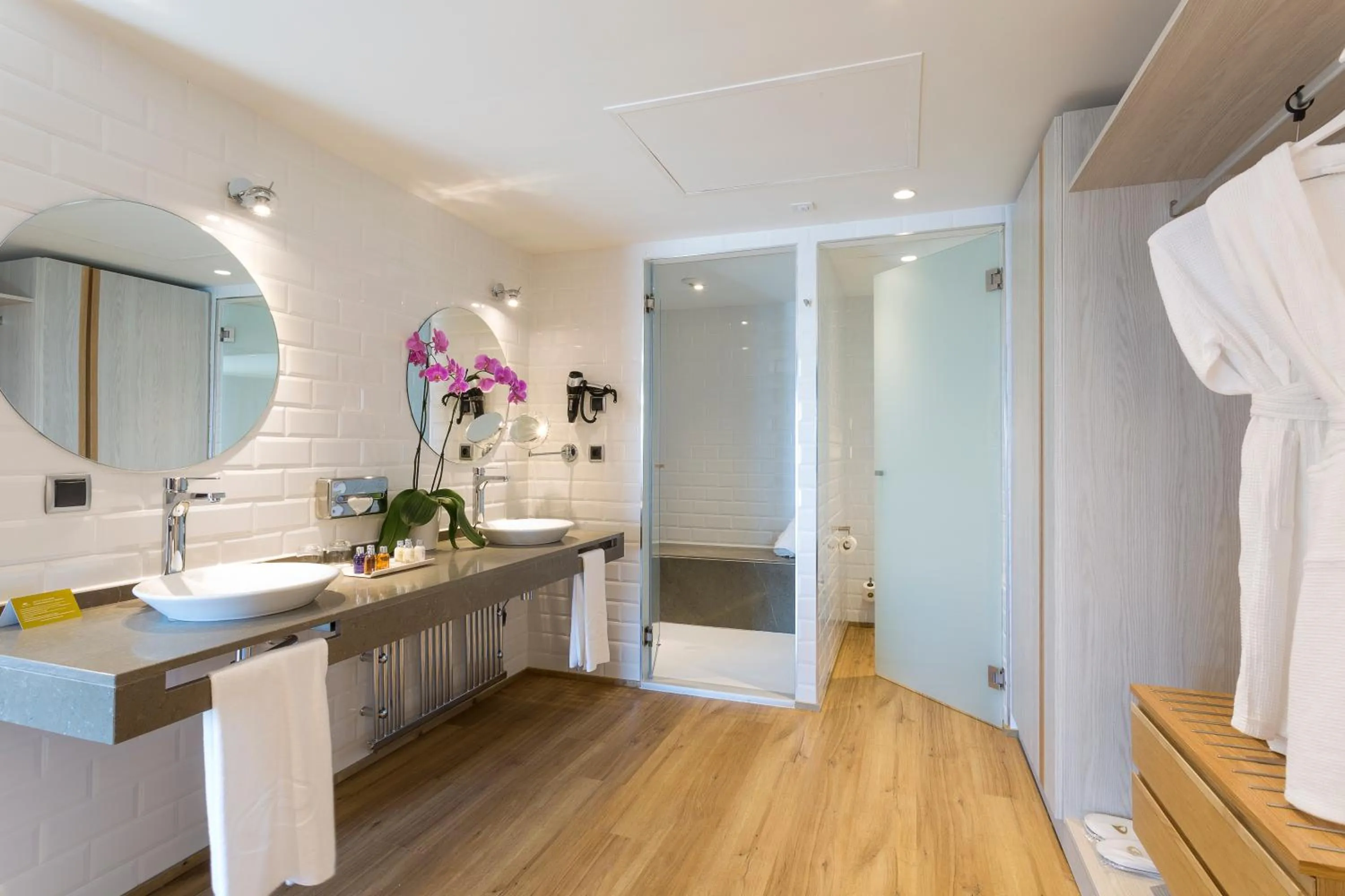 Shower in Grand Palladium White Island Resort & Spa - All Inclusive