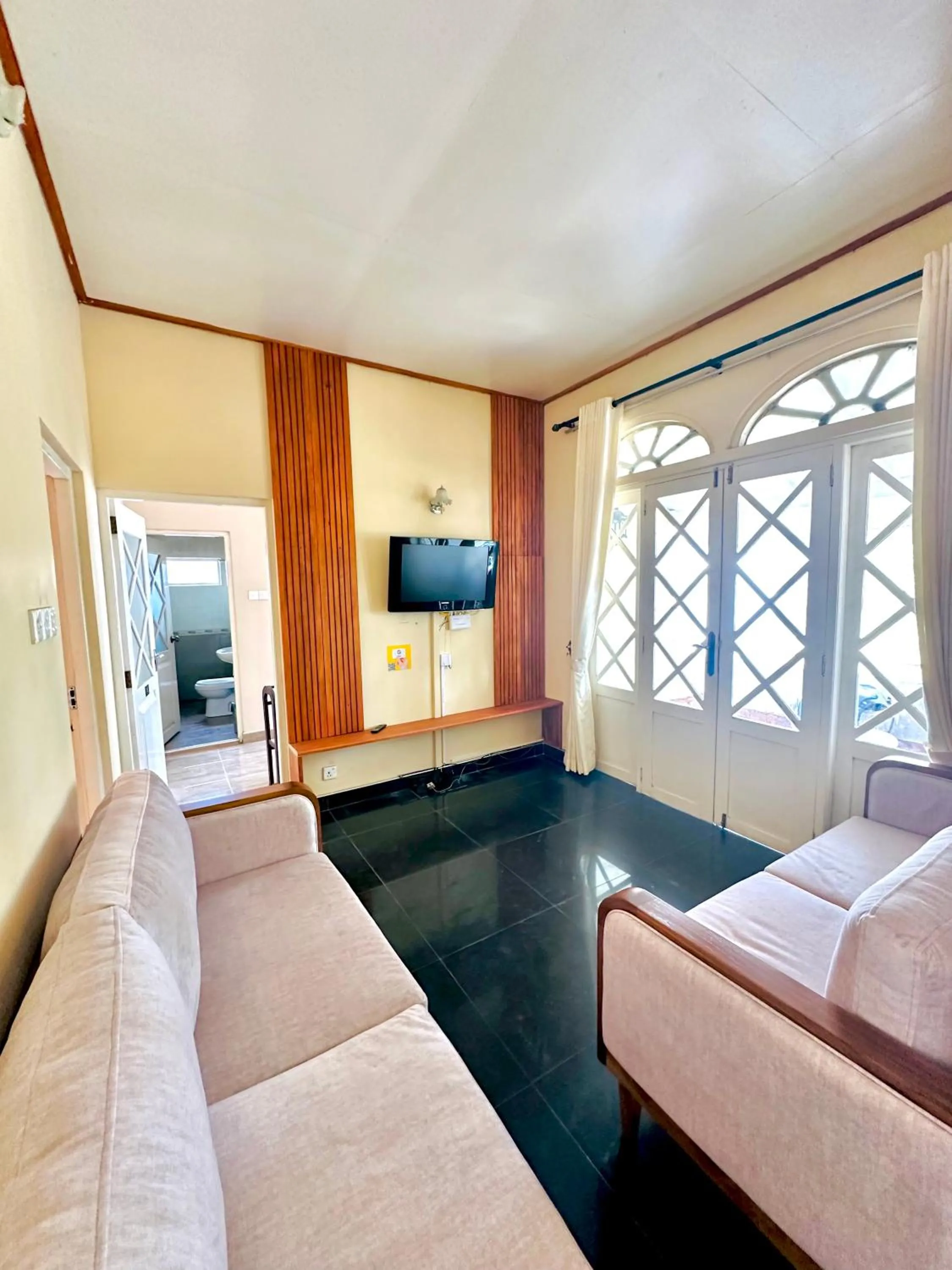 Communal lounge/ TV room, Bed in Maples Holiday Resort