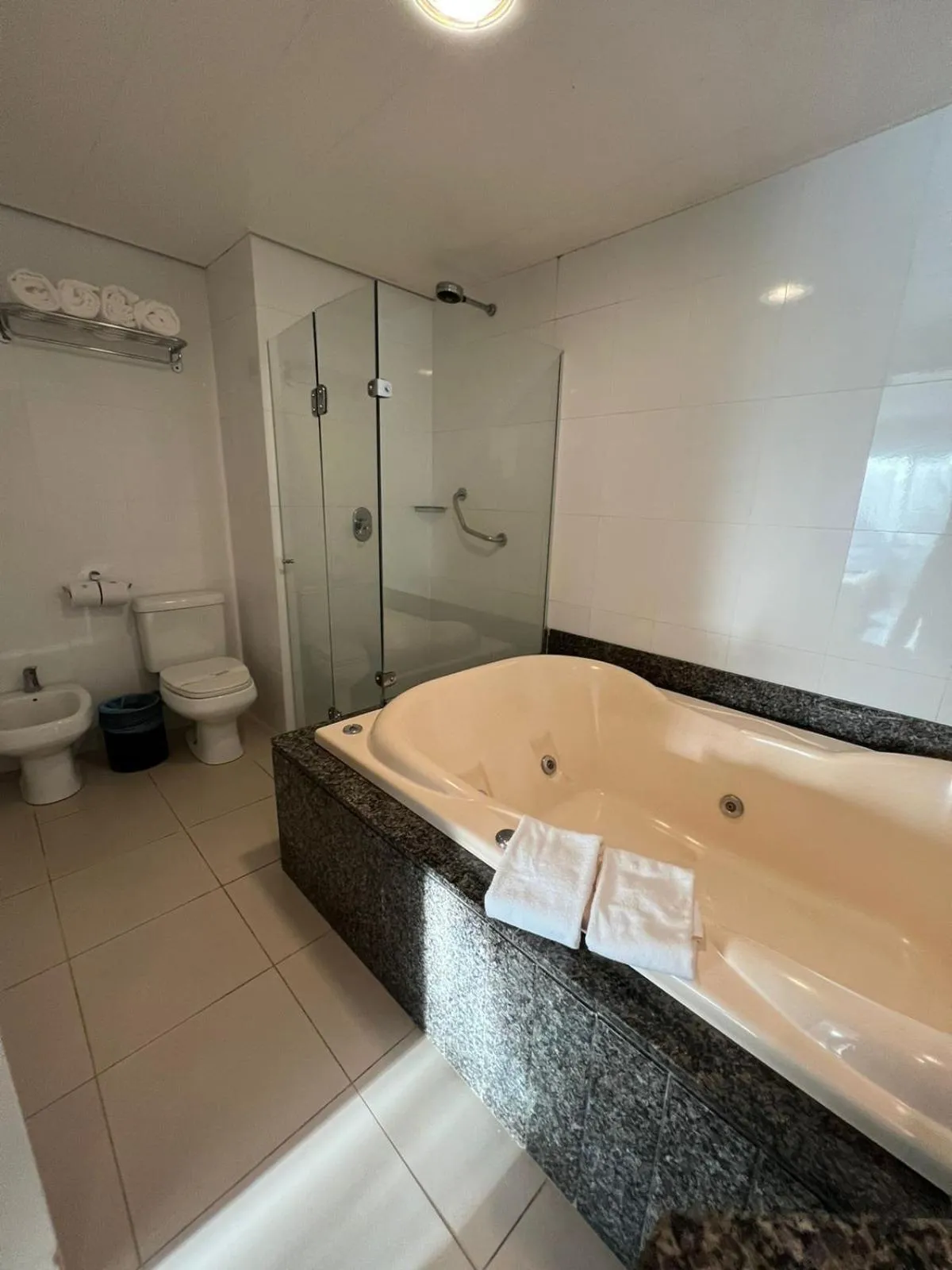 Shower in Bahia Plaza Hotel