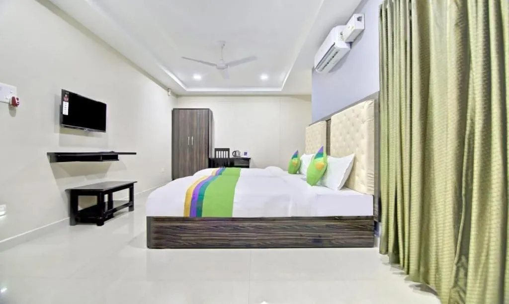 Deluxe Double Room in Central Inn