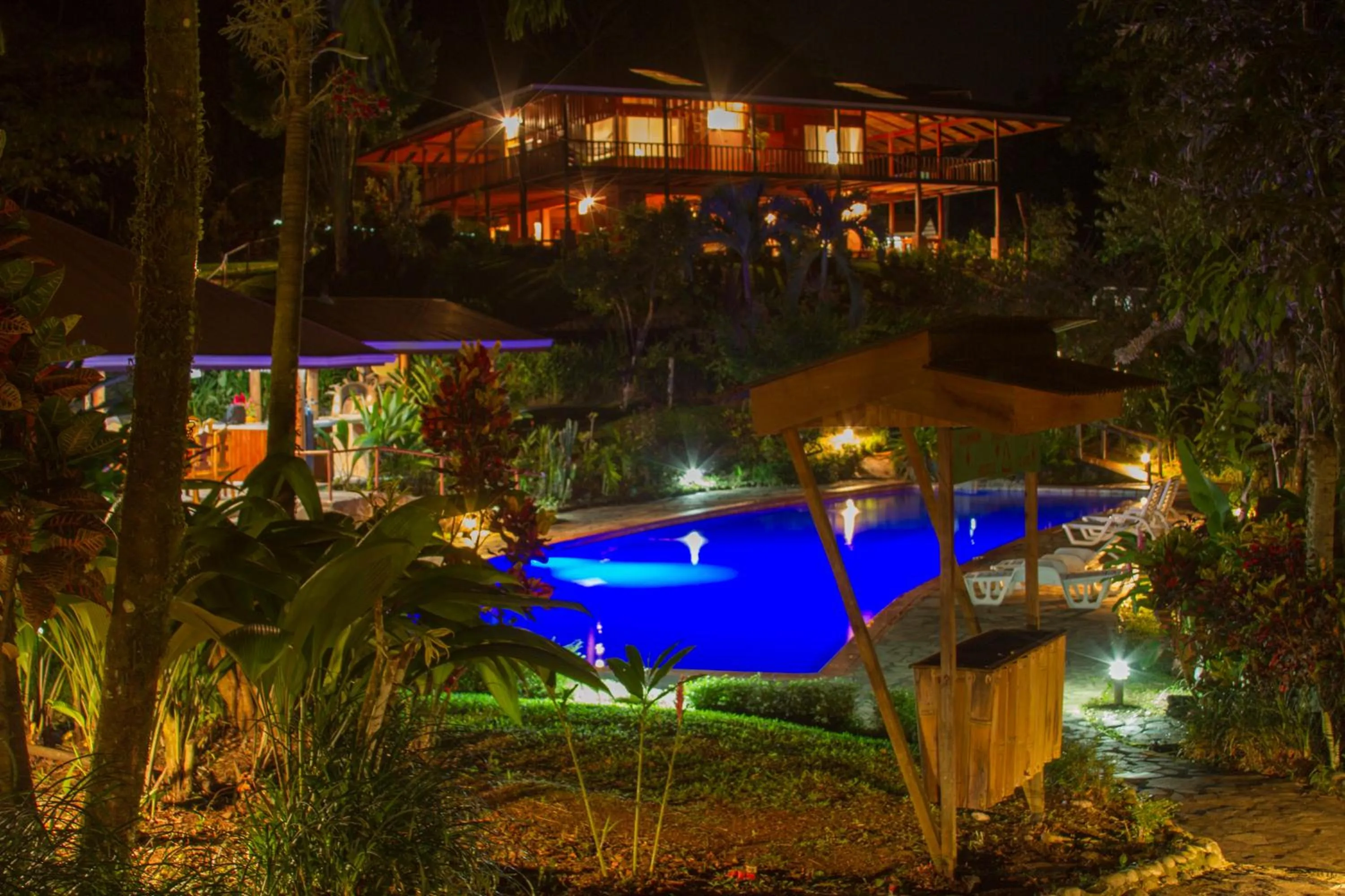 Pool view in Finca Luna Nueva Lodge