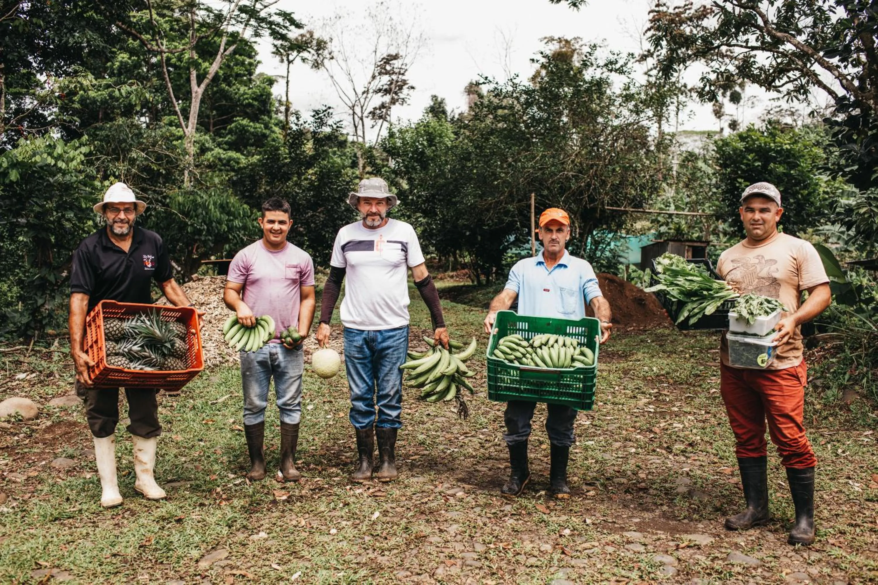 People in Finca Luna Nueva Lodge
