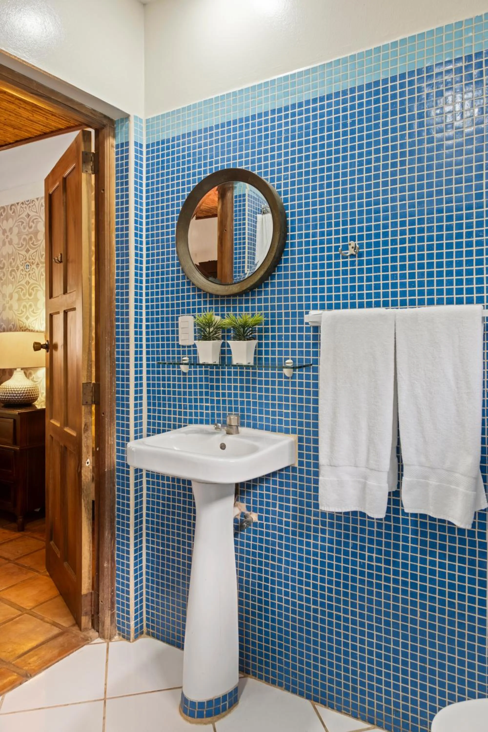 Bathroom in Nicawaves