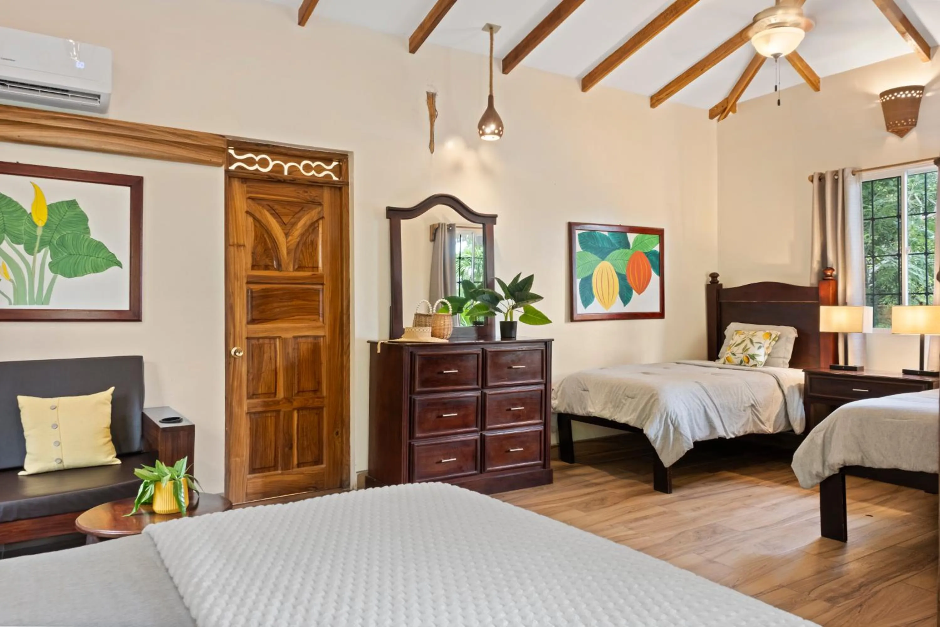 wardrobe, Bed in Nicawaves