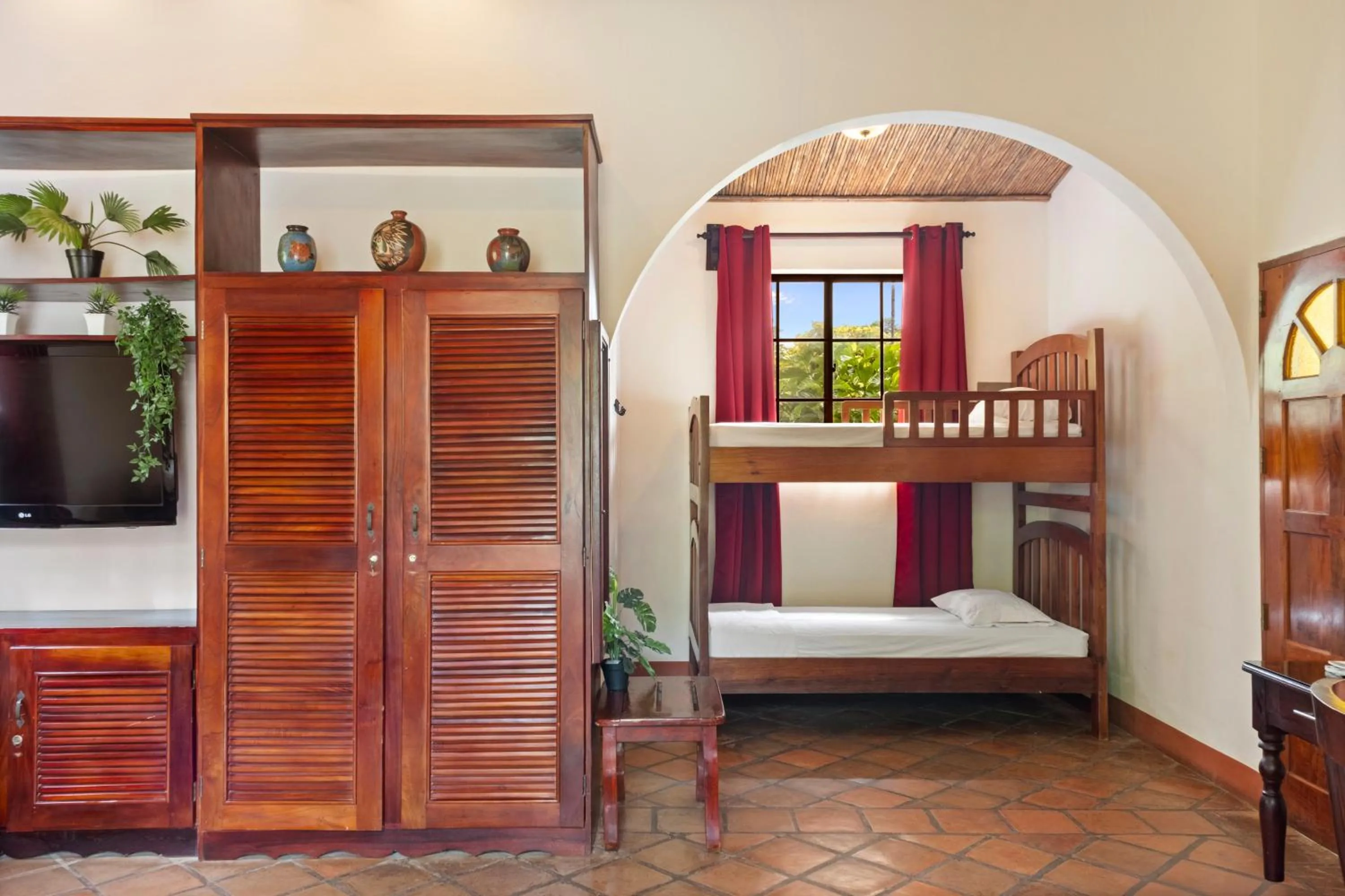 wardrobe, Bed in Nicawaves