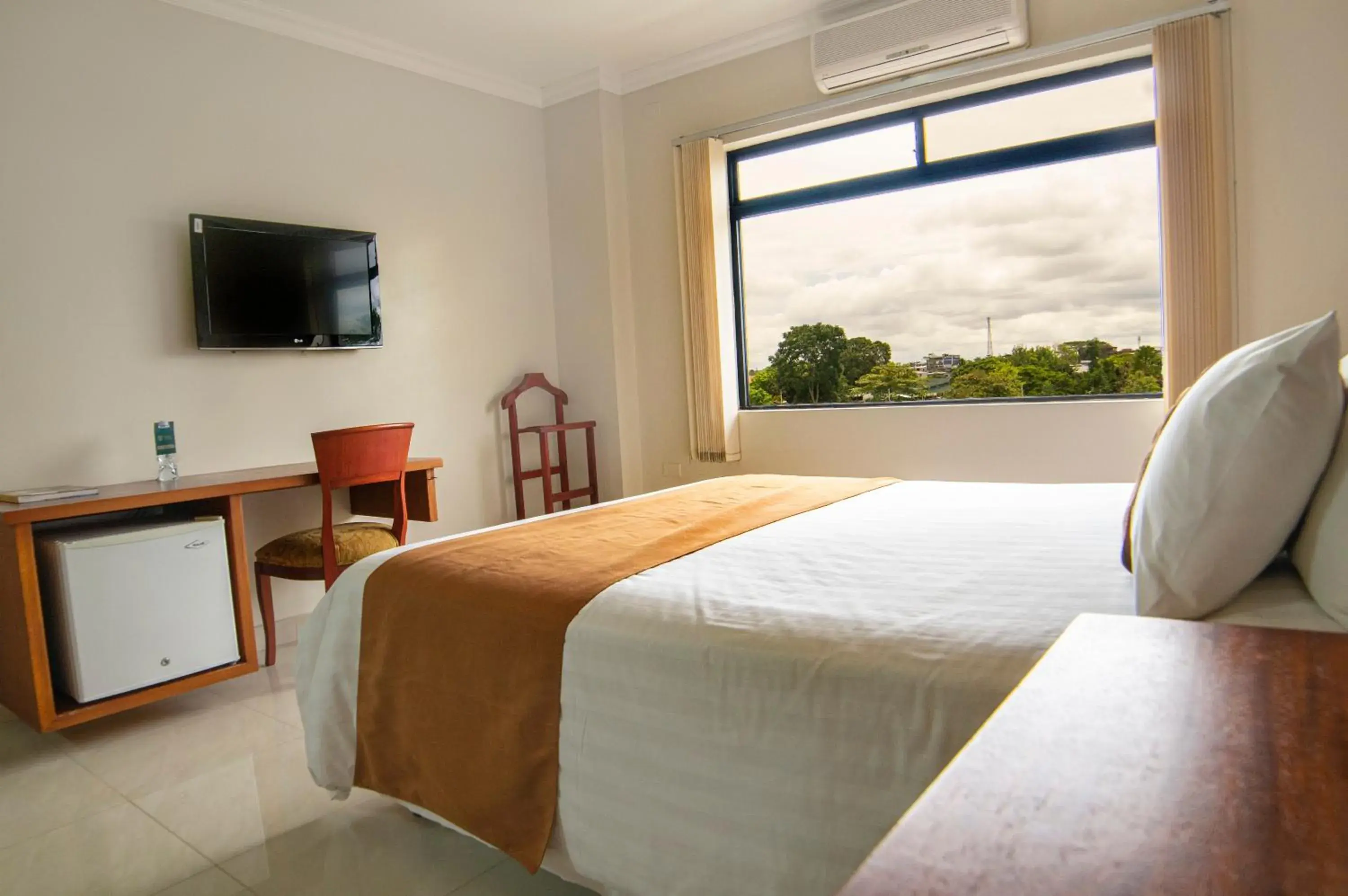 Junior Suite - single occupancy in Gran Hotel De Lago - El Coca Junior Suite - single occupancy in Gran Hotel De Lago - El Coca