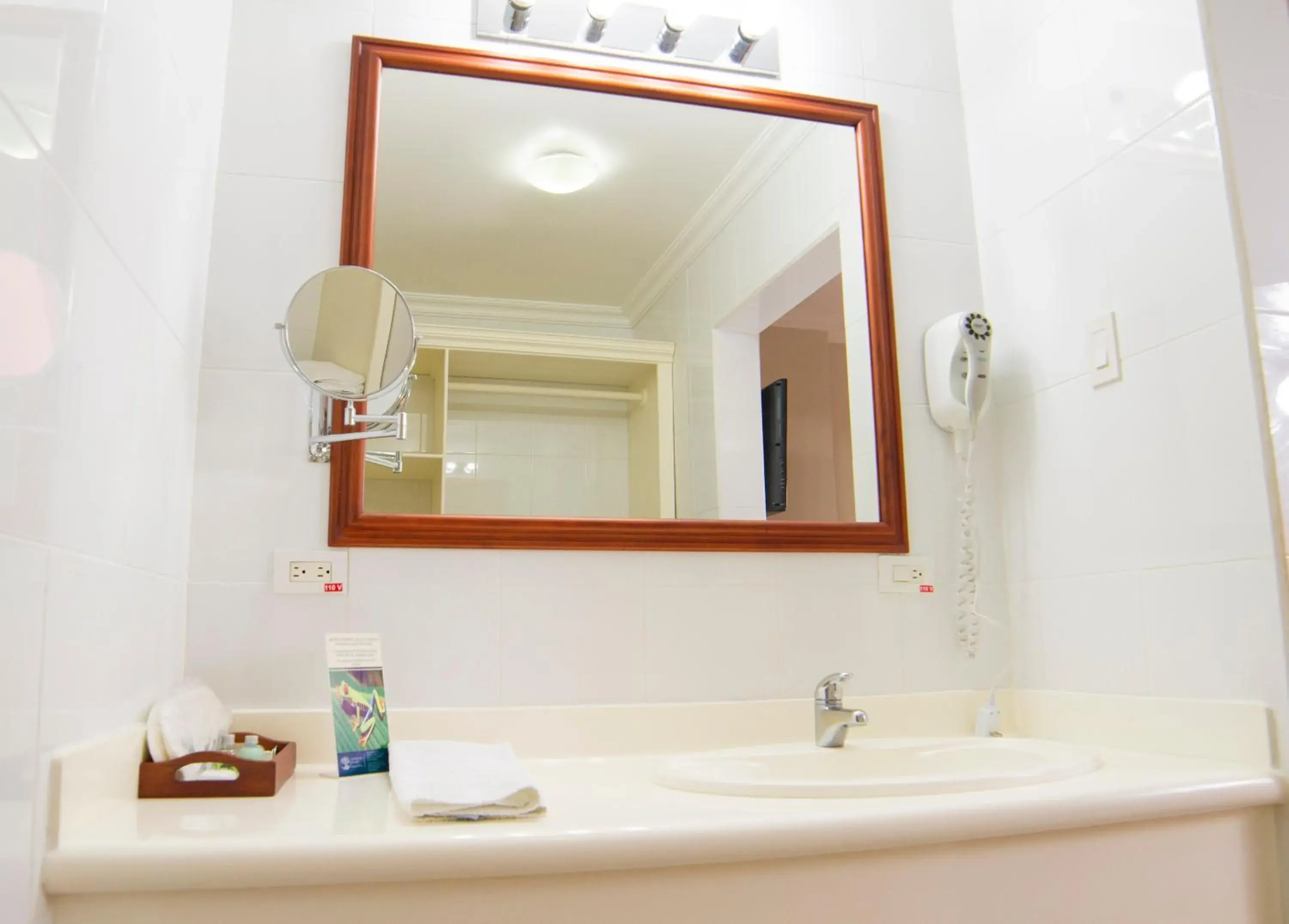 Executive Suite - single occupancy in Gran Hotel De Lago - El Coca Executive Suite - single occupancy in Gran Hotel De Lago - El Coca