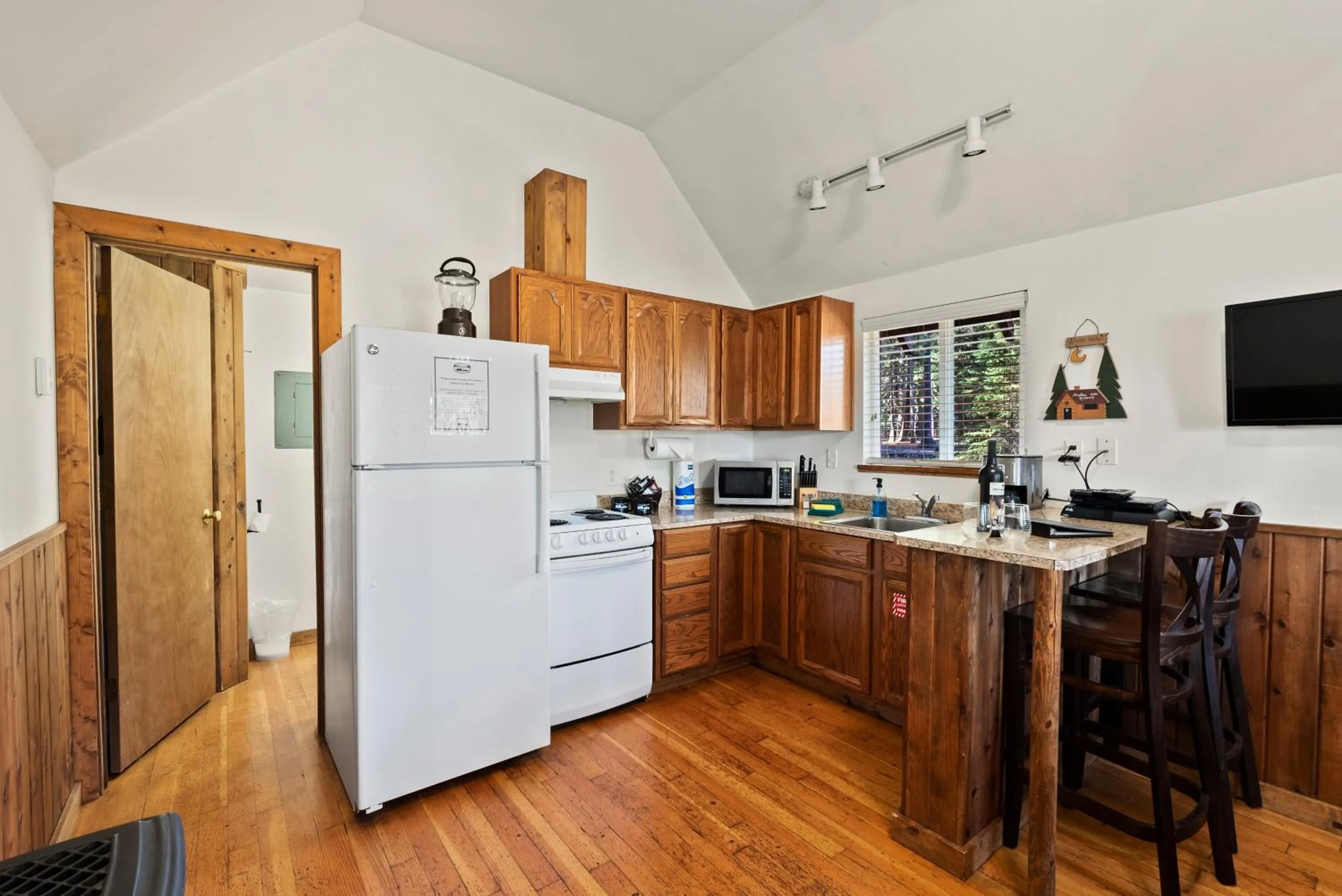 Kitchen or kitchenette in Shelter Cove Resort & Marina