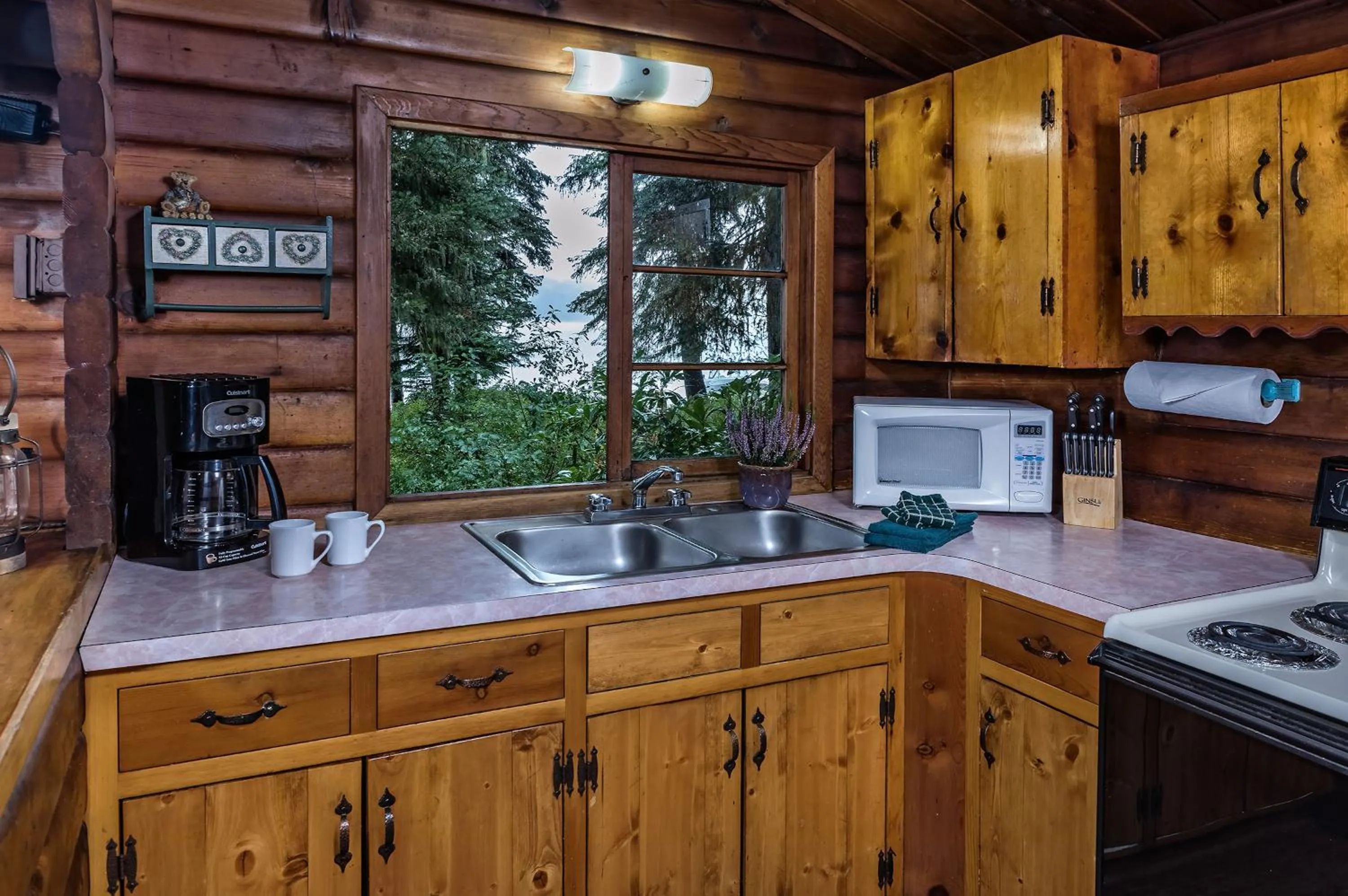 Kitchen or kitchenette in Shelter Cove Resort & Marina