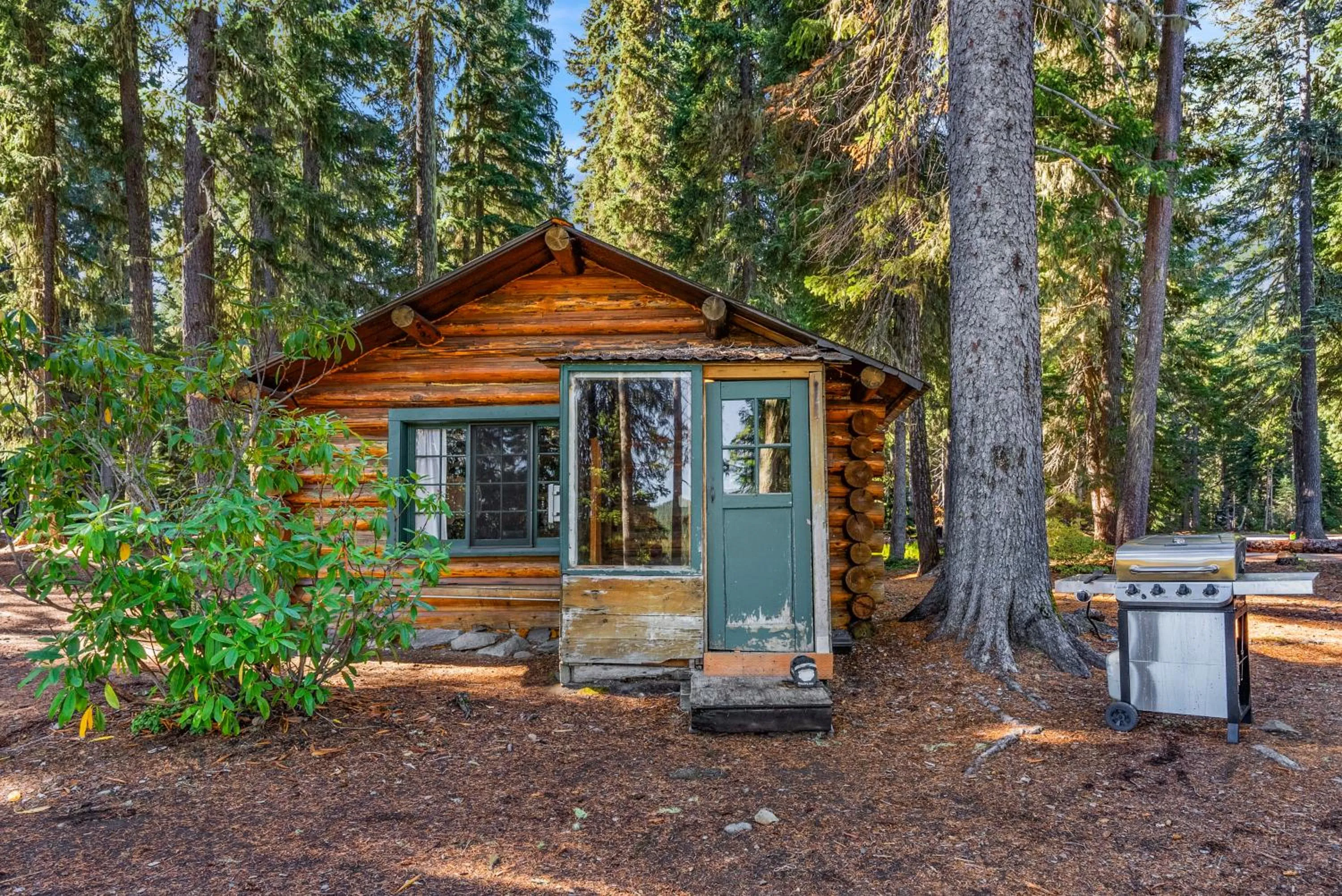 Property building in Shelter Cove Resort & Marina