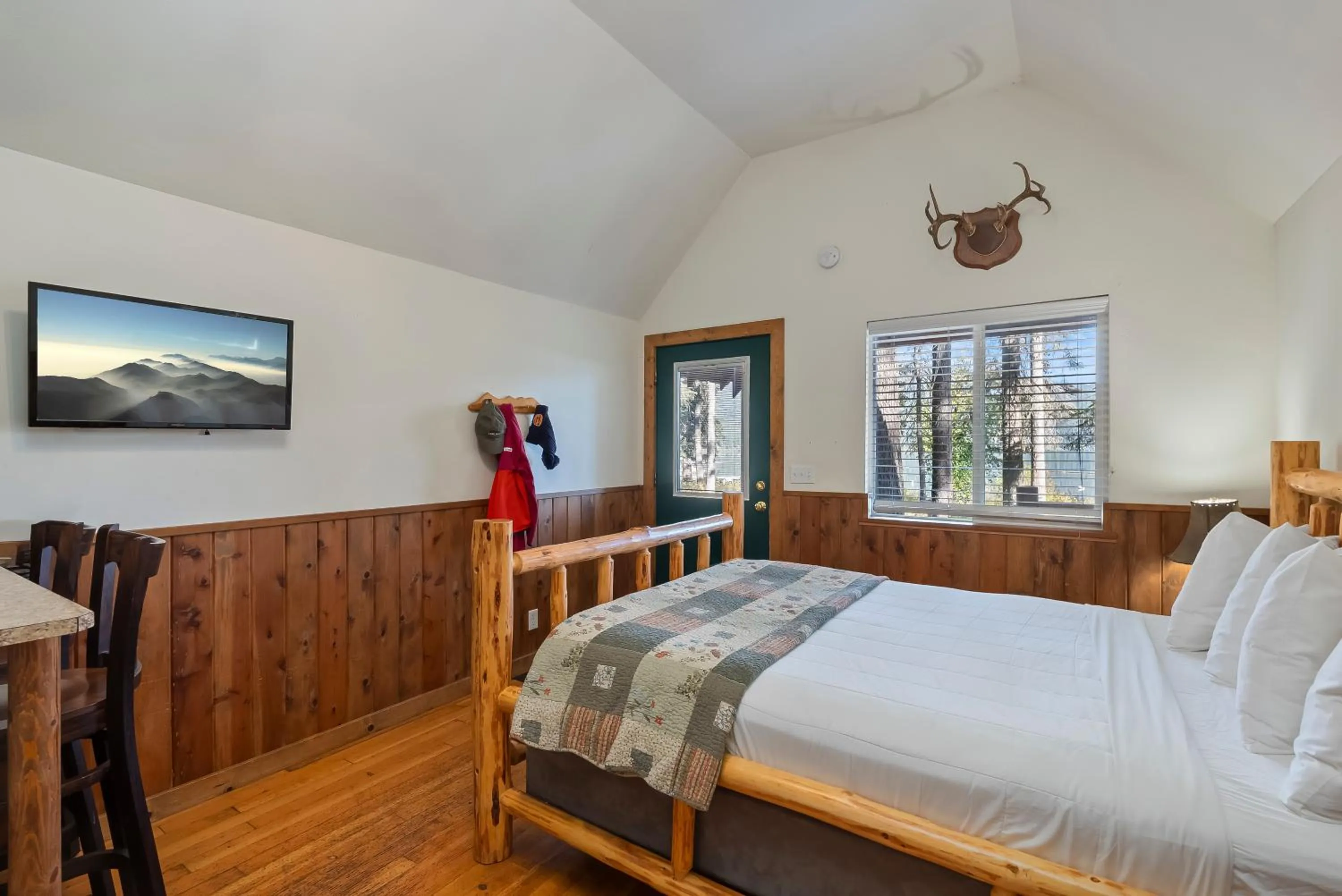 Photo of the whole room in Shelter Cove Resort & Marina