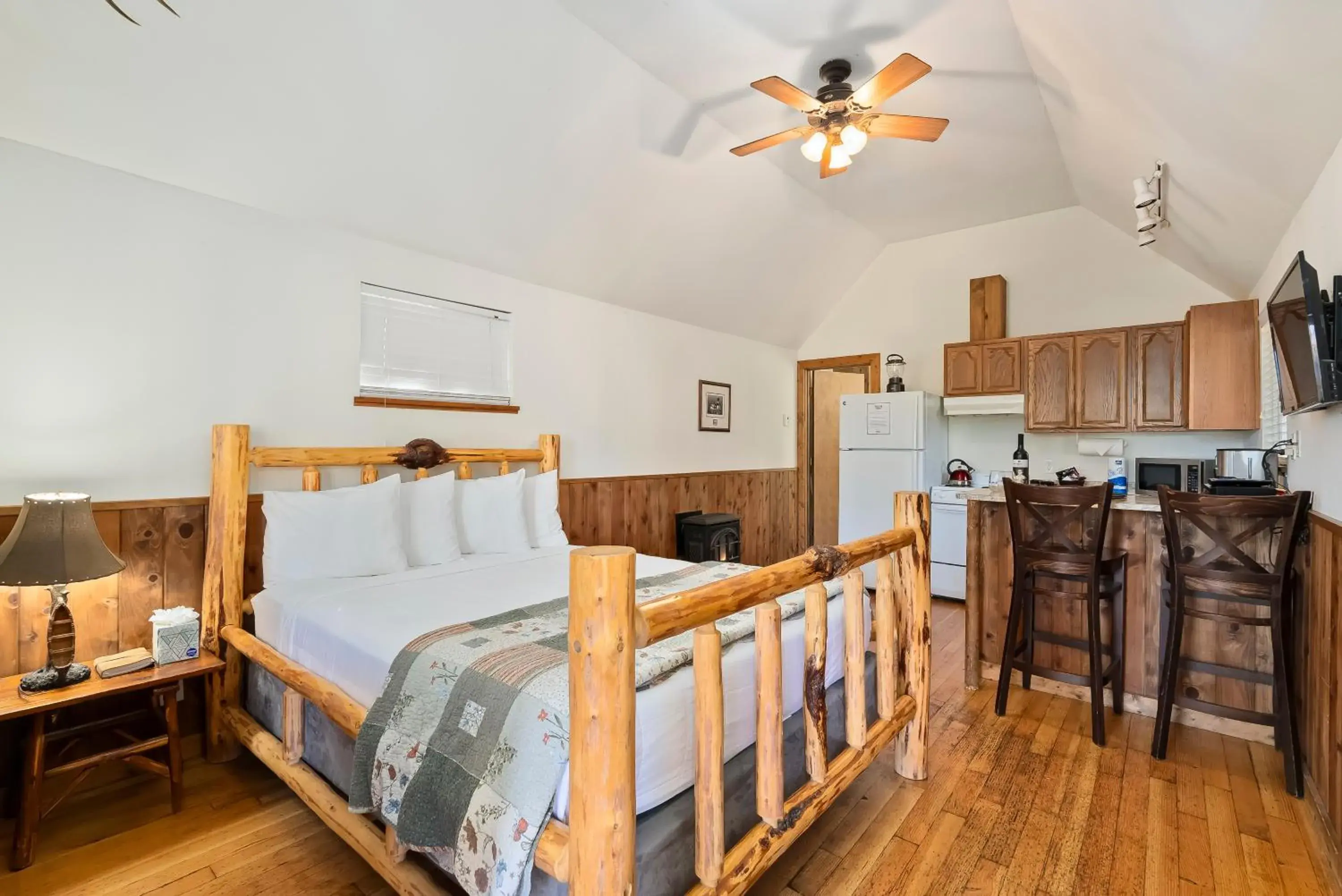 Deluxe Double Studio in Shelter Cove Resort & Marina Deluxe Double Studio in Shelter Cove Resort & Marina