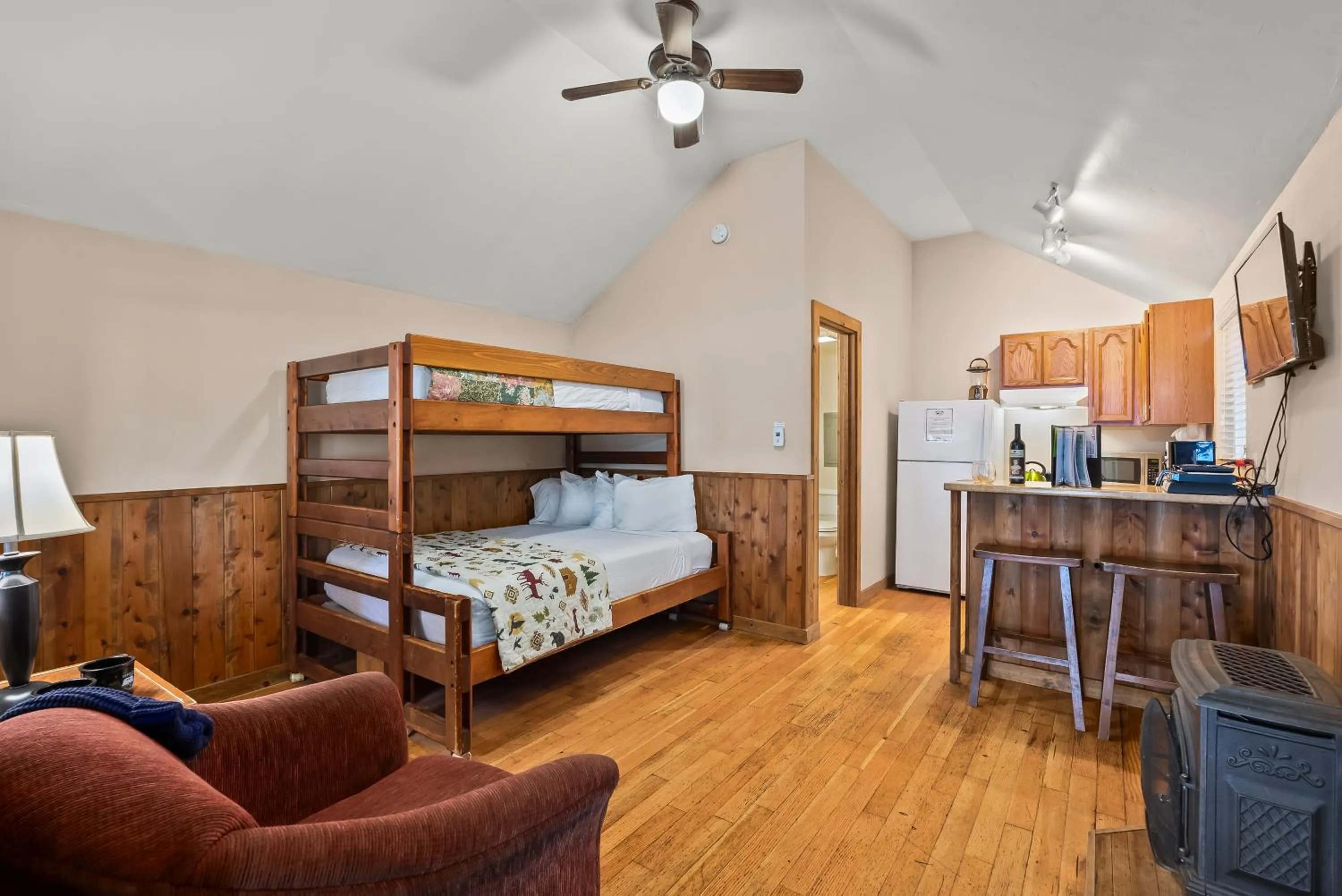 bunk bed in Shelter Cove Resort & Marina