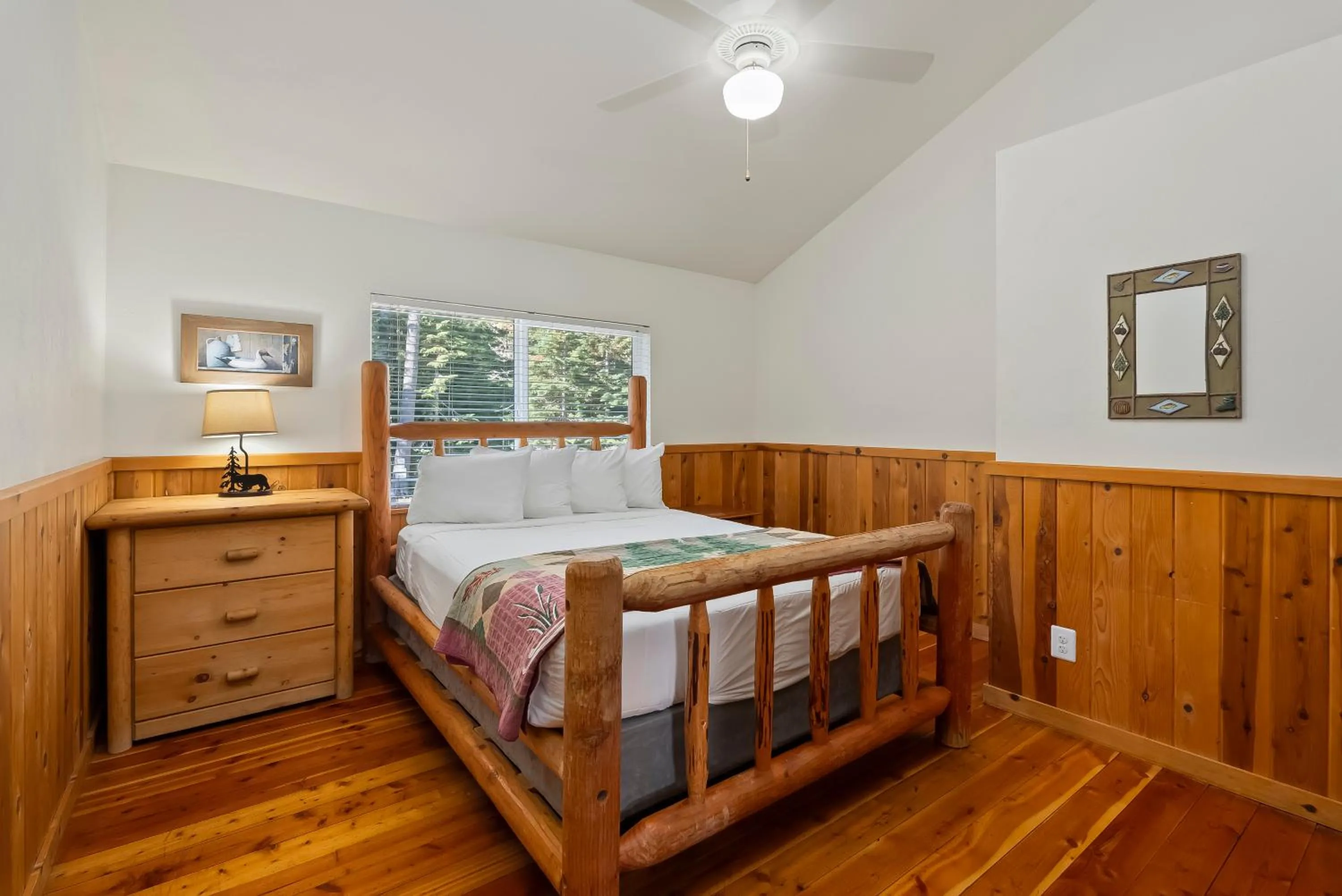 Bedroom in Shelter Cove Resort & Marina