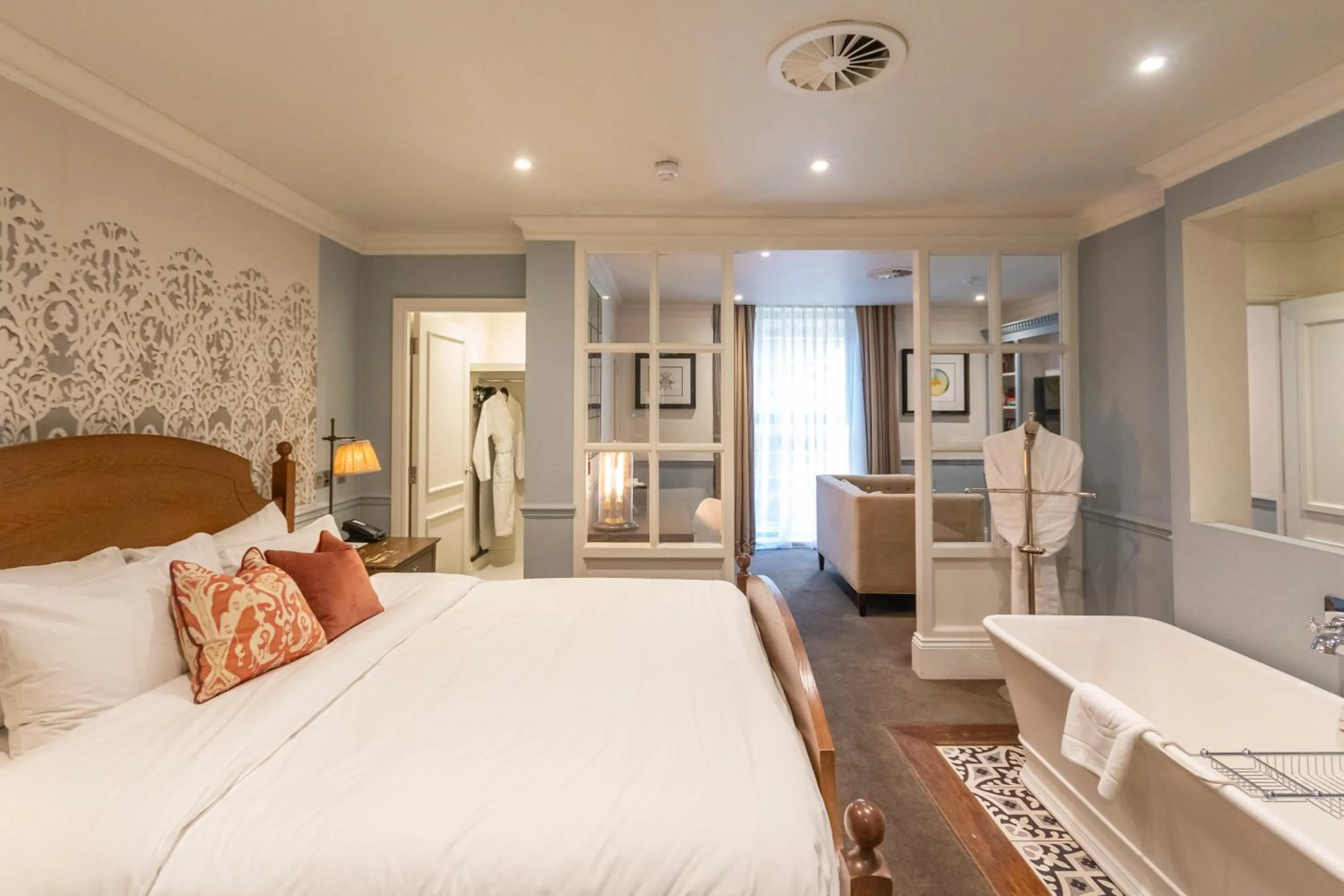 Photo of the whole room, Bed in King Street Townhouse Hotel & Spa