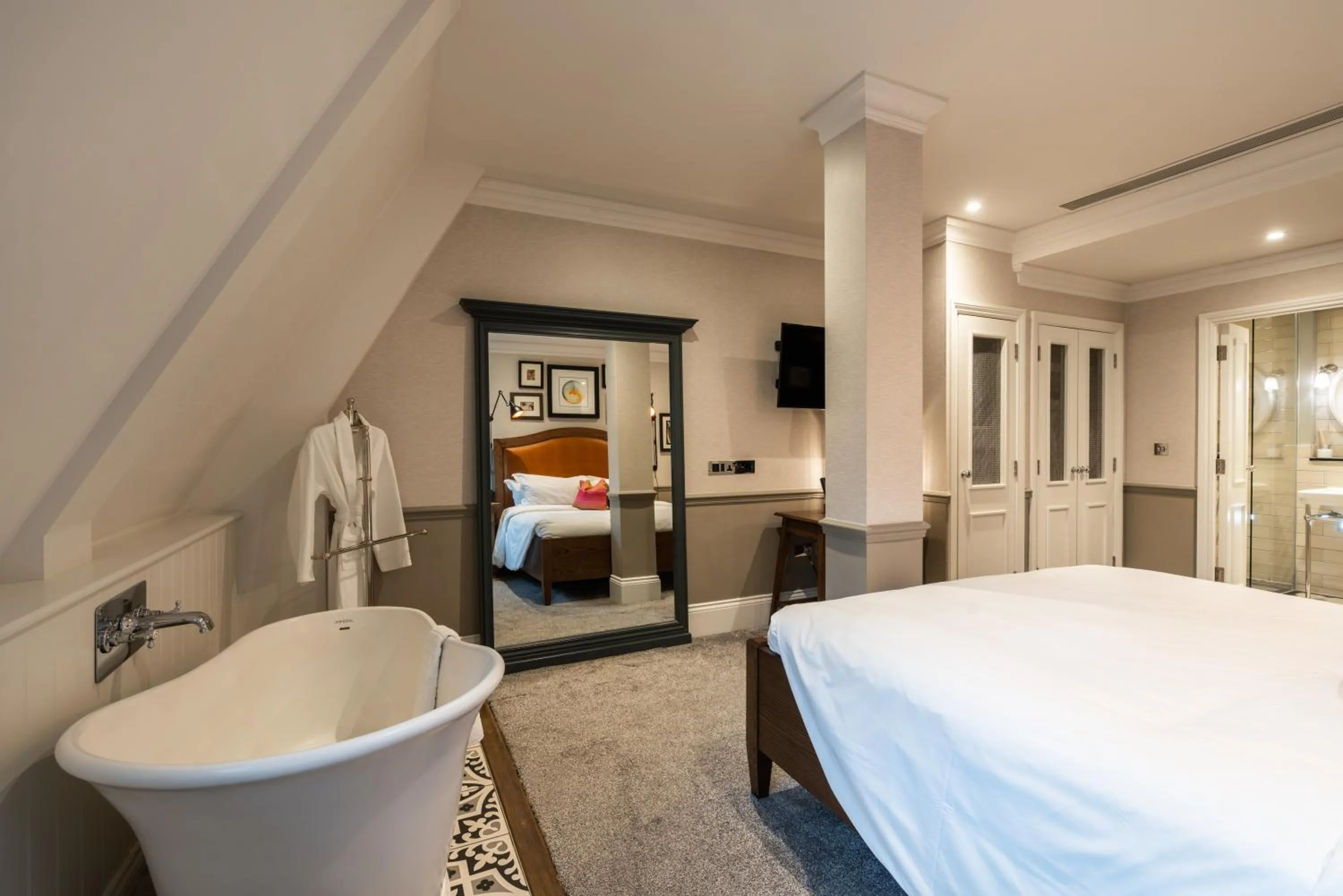 Photo of the whole room, Bed in King Street Townhouse