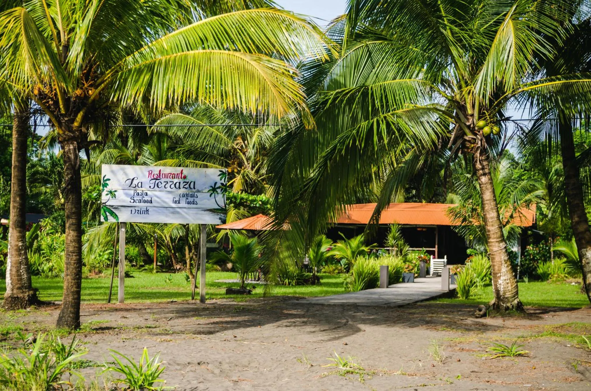 Restaurant/places to eat in Hotel Tortuguero Beachfront