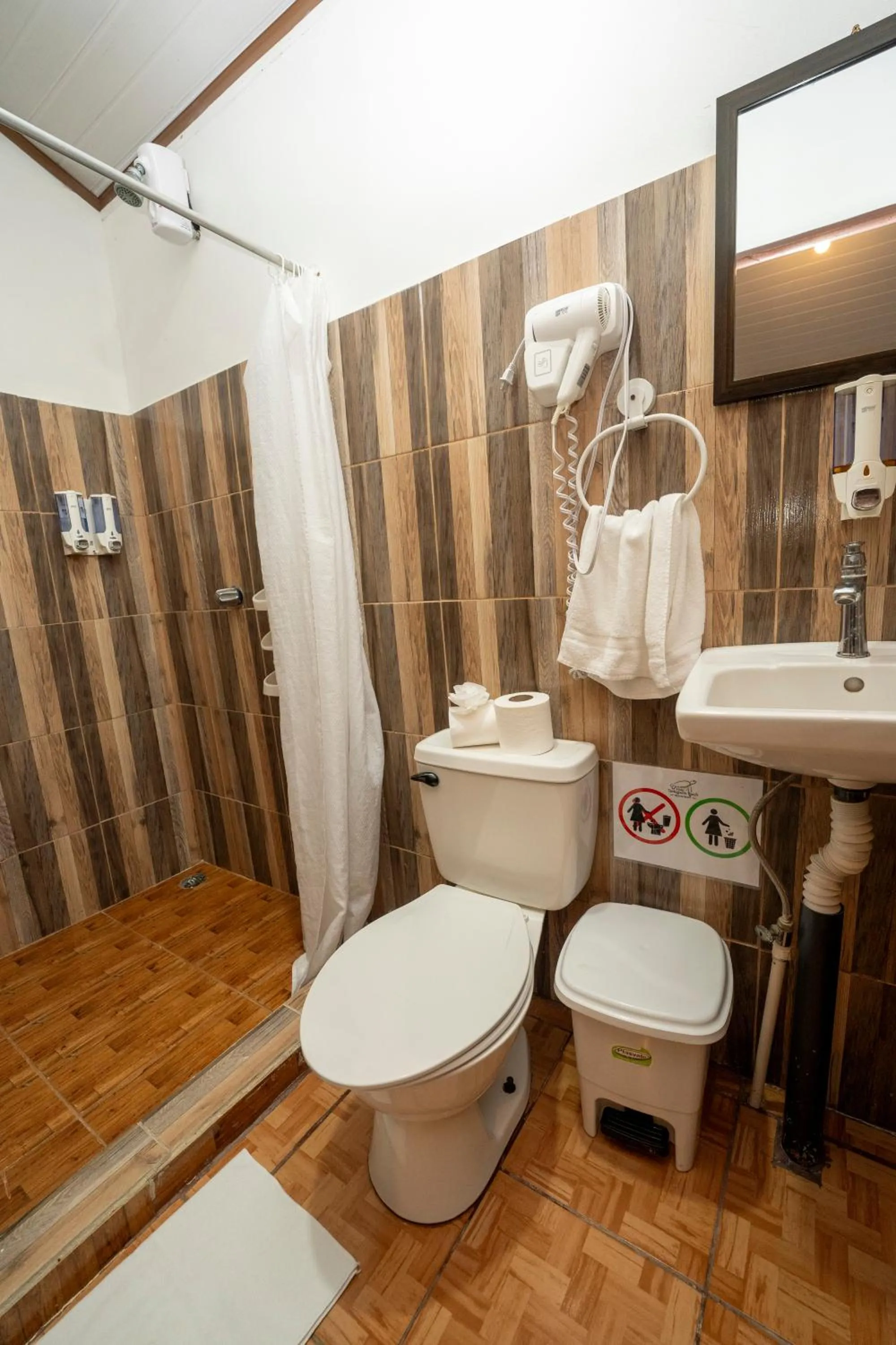 Bathroom in Hotel Tortuguero Beachfront
