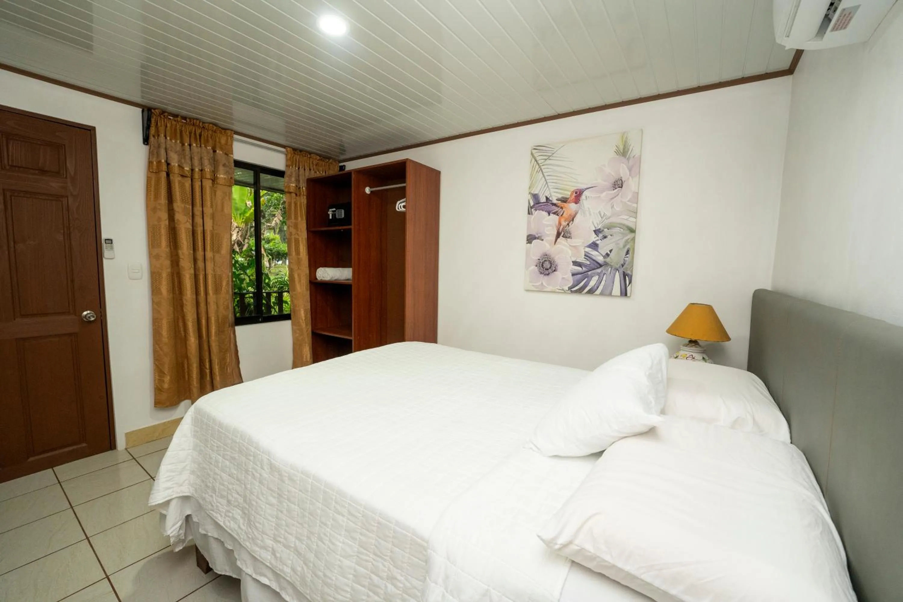 Photo of the whole room, Bed in Hotel Tortuguero Beachfront
