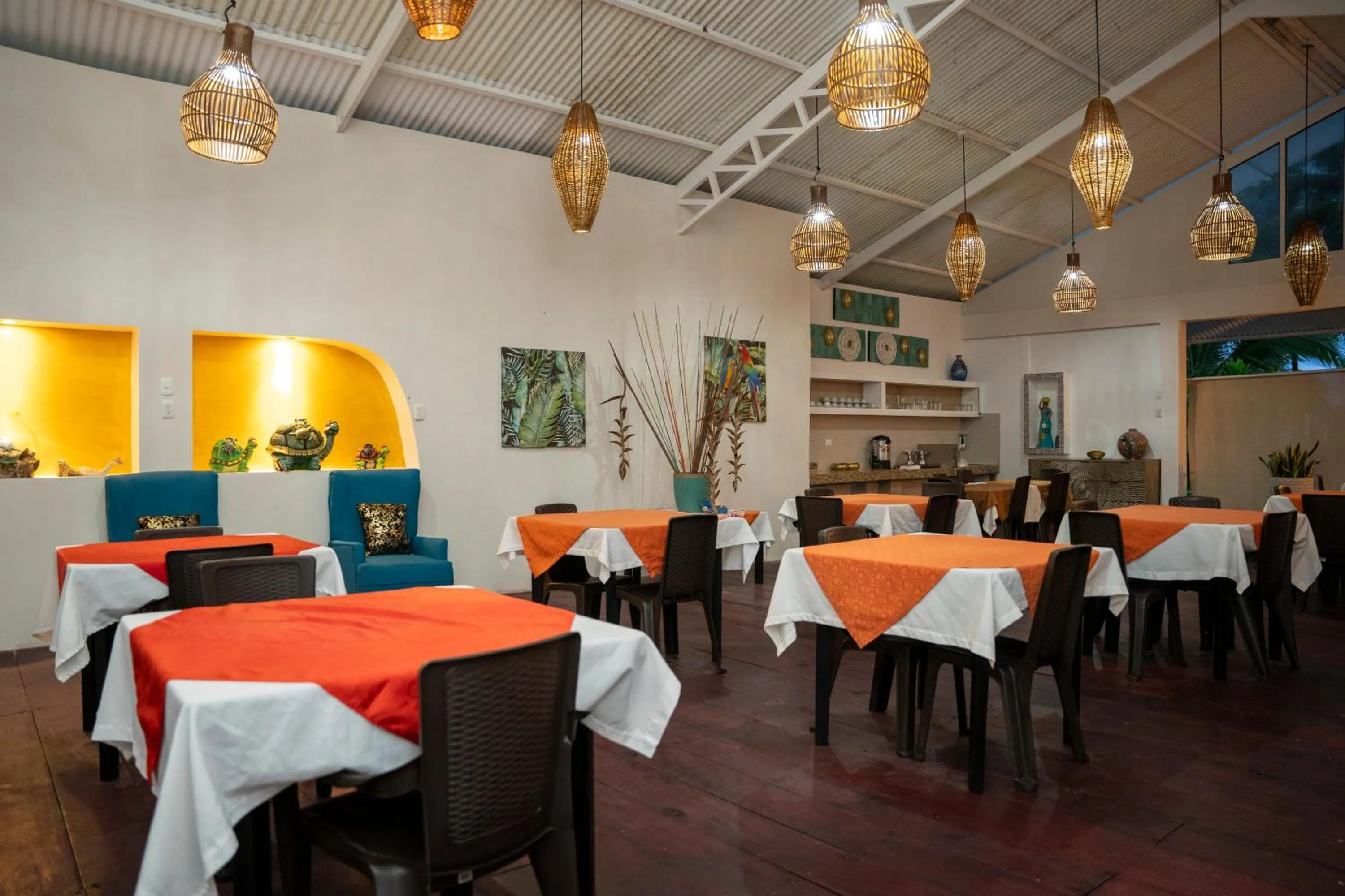 Restaurant/places to eat in Hotel Tortuguero Beachfront