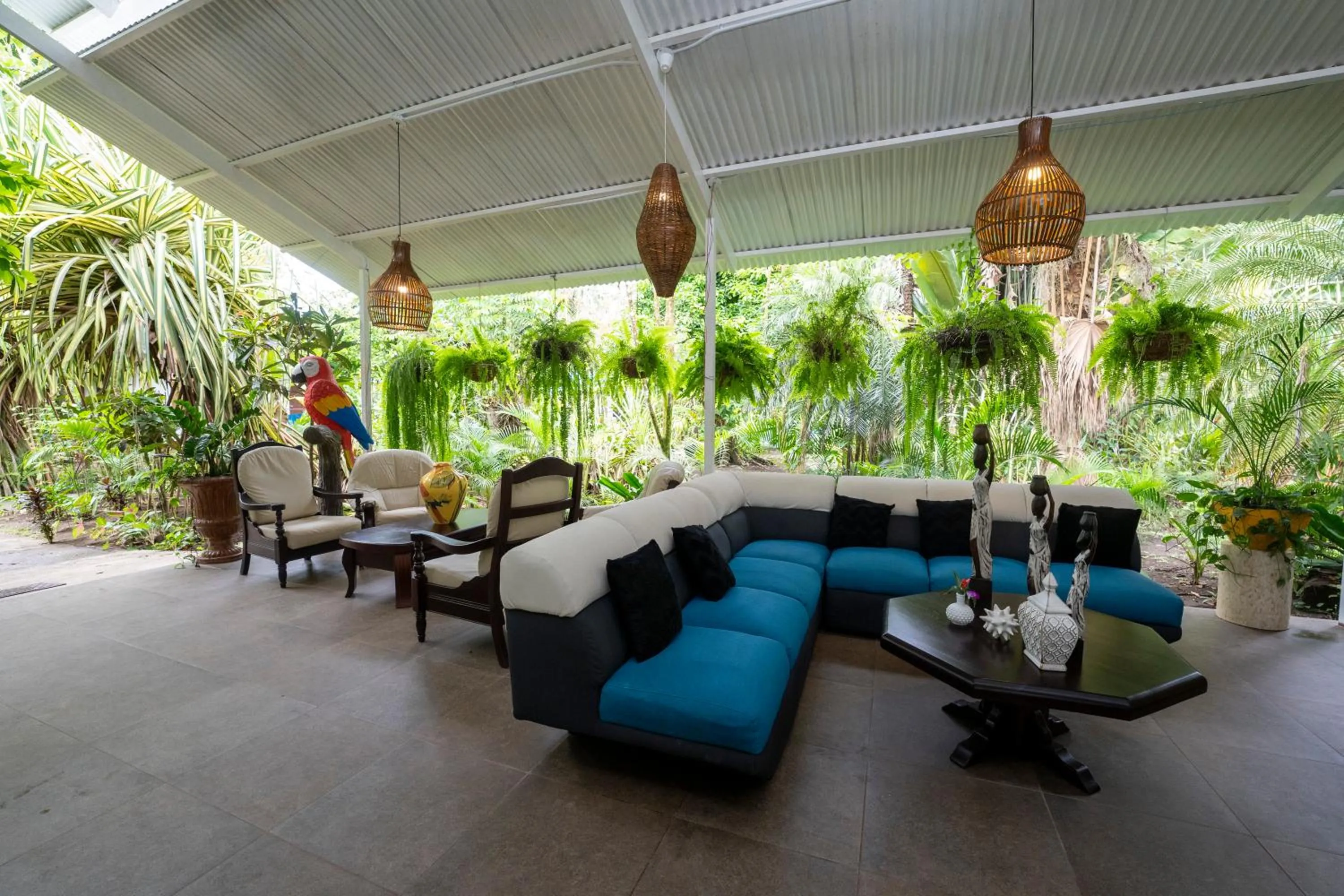 Living room in Hotel Tortuguero Beachfront