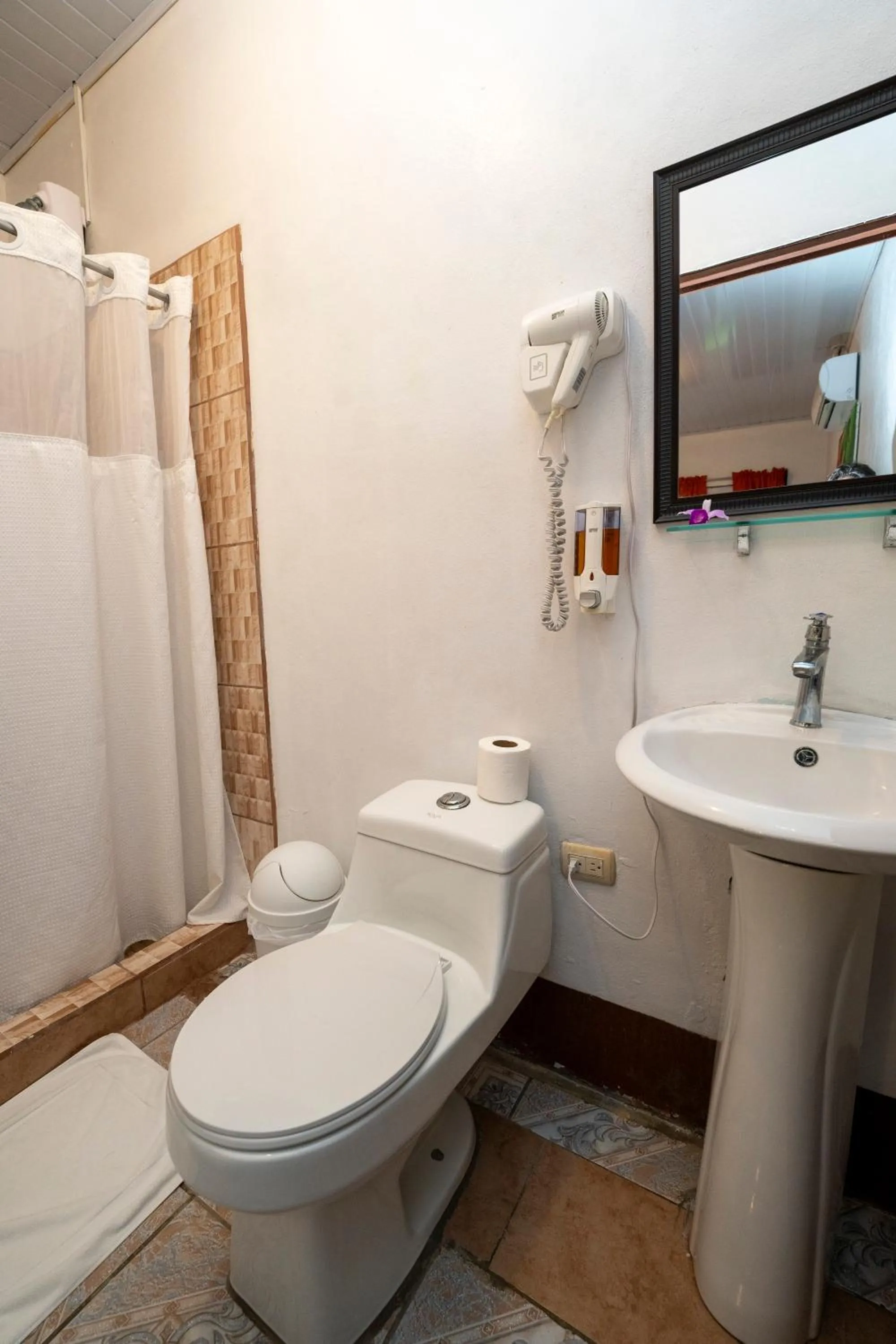 Bathroom in Hotel Tortuguero Beachfront
