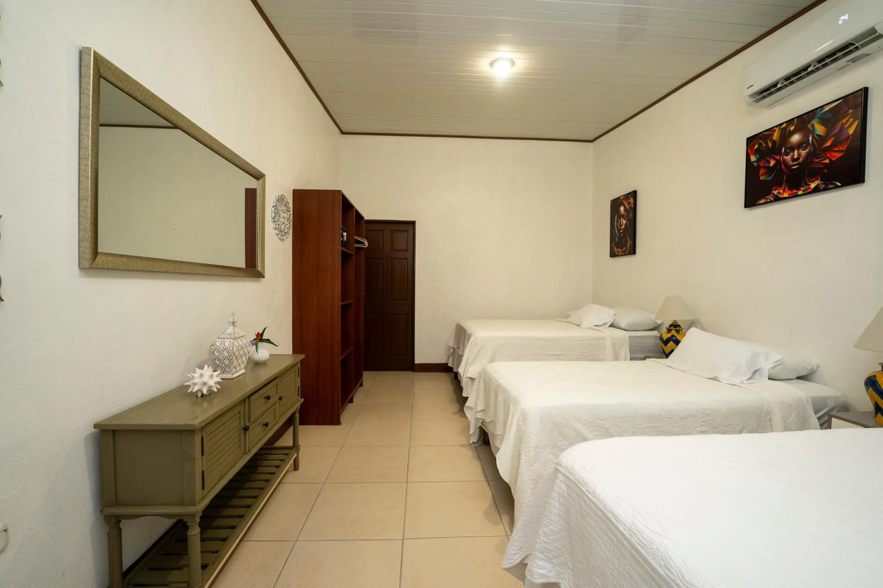 Photo of the whole room, Bed in Hotel Tortuguero Beachfront