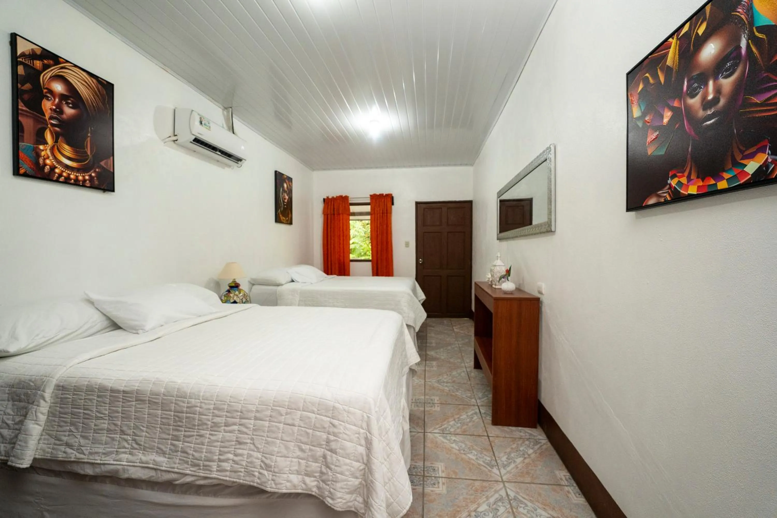 Photo of the whole room, Bed in Hotel Tortuguero Beachfront