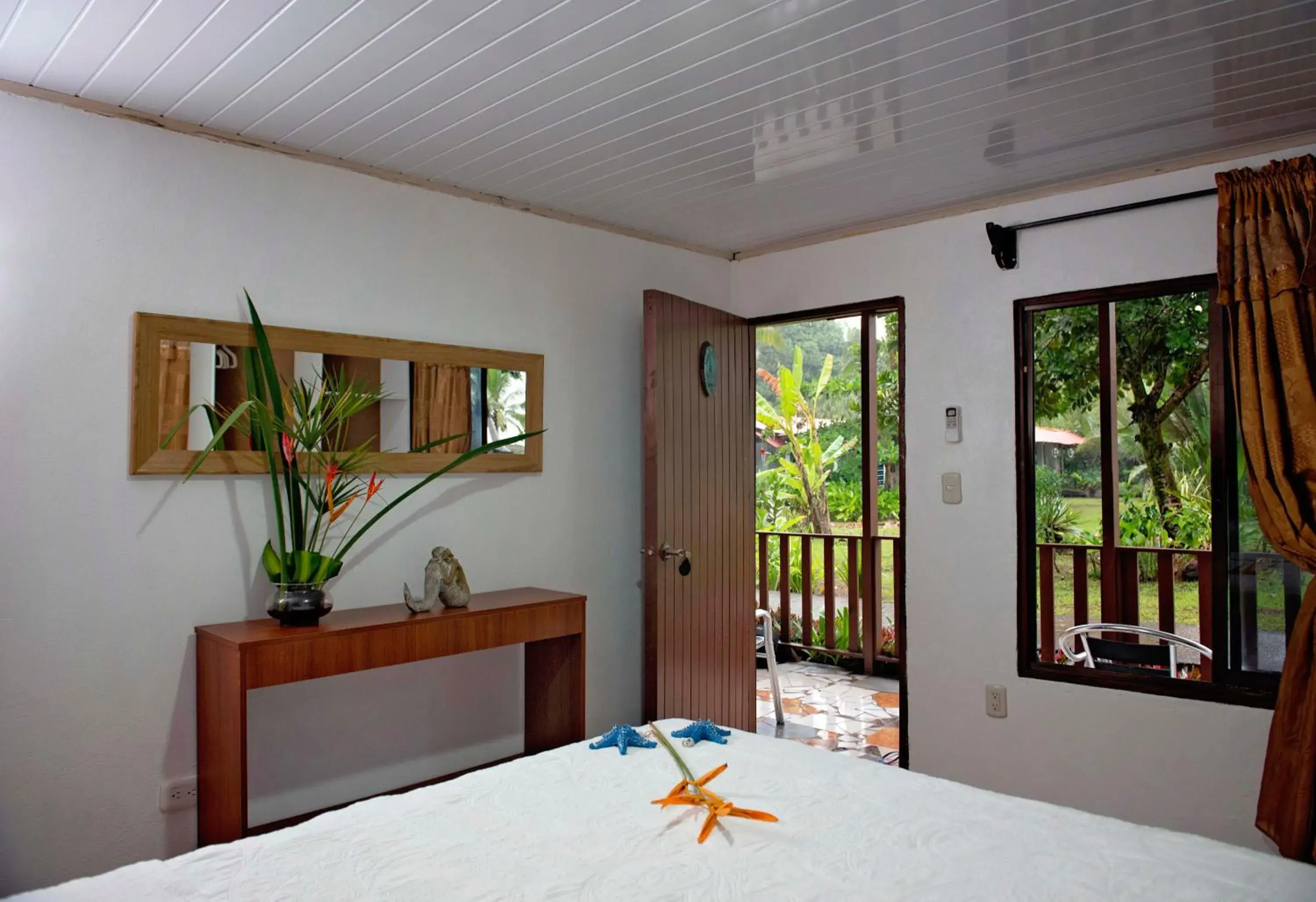 Double Room with Garden View in Hotel Tortuguero Beachfront Double Room with Garden View in Hotel Tortuguero Beachfront