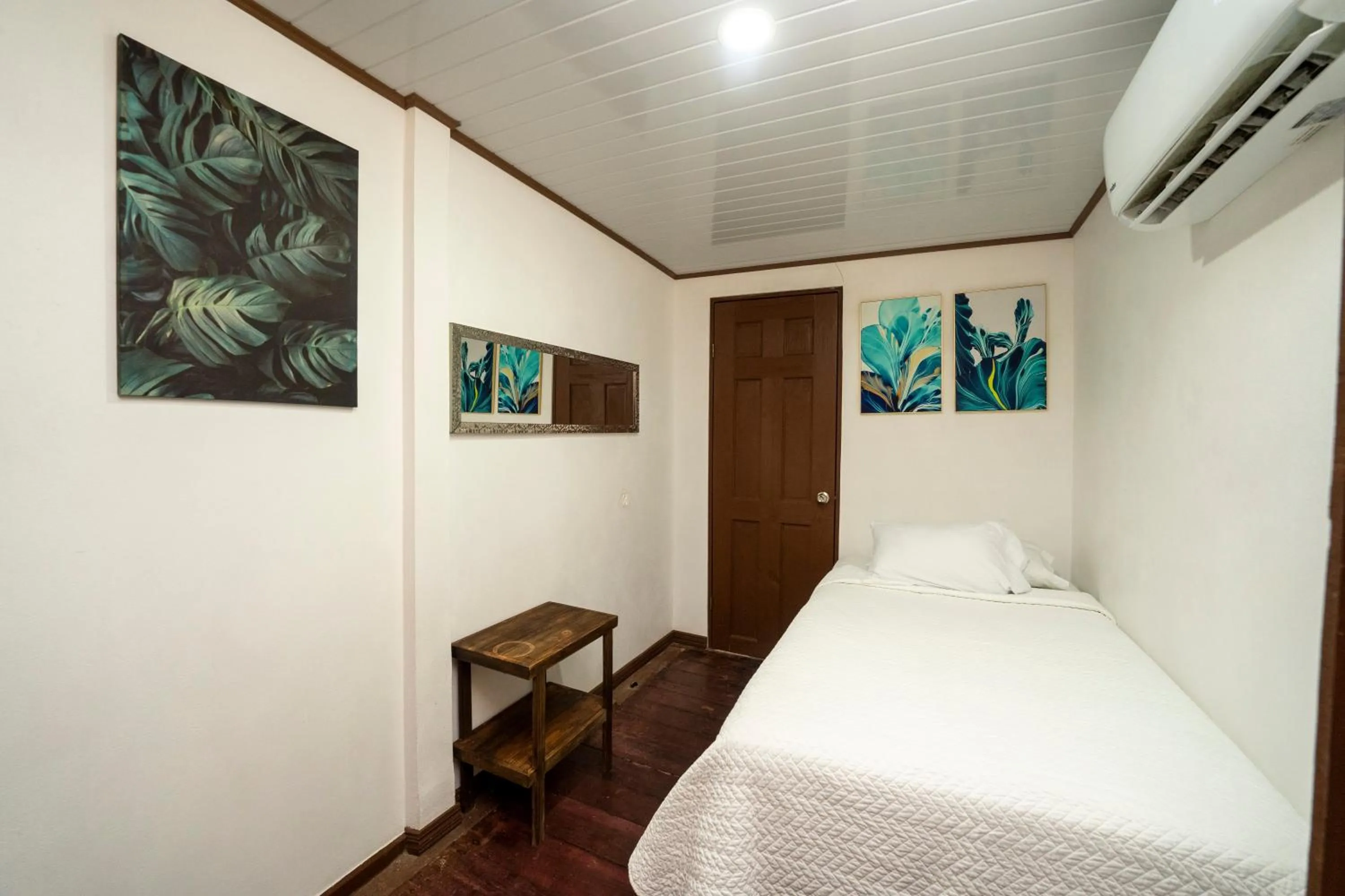 Photo of the whole room, Bed in Hotel Tortuguero Beachfront