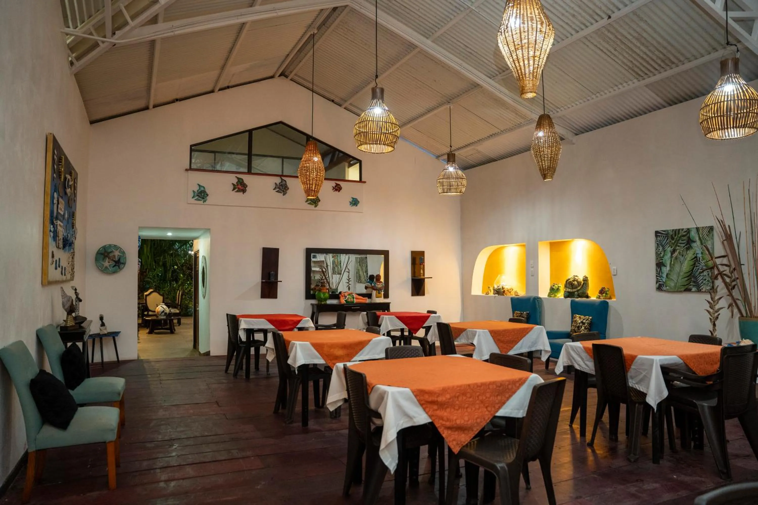 Restaurant/places to eat in Hotel Tortuguero Beachfront