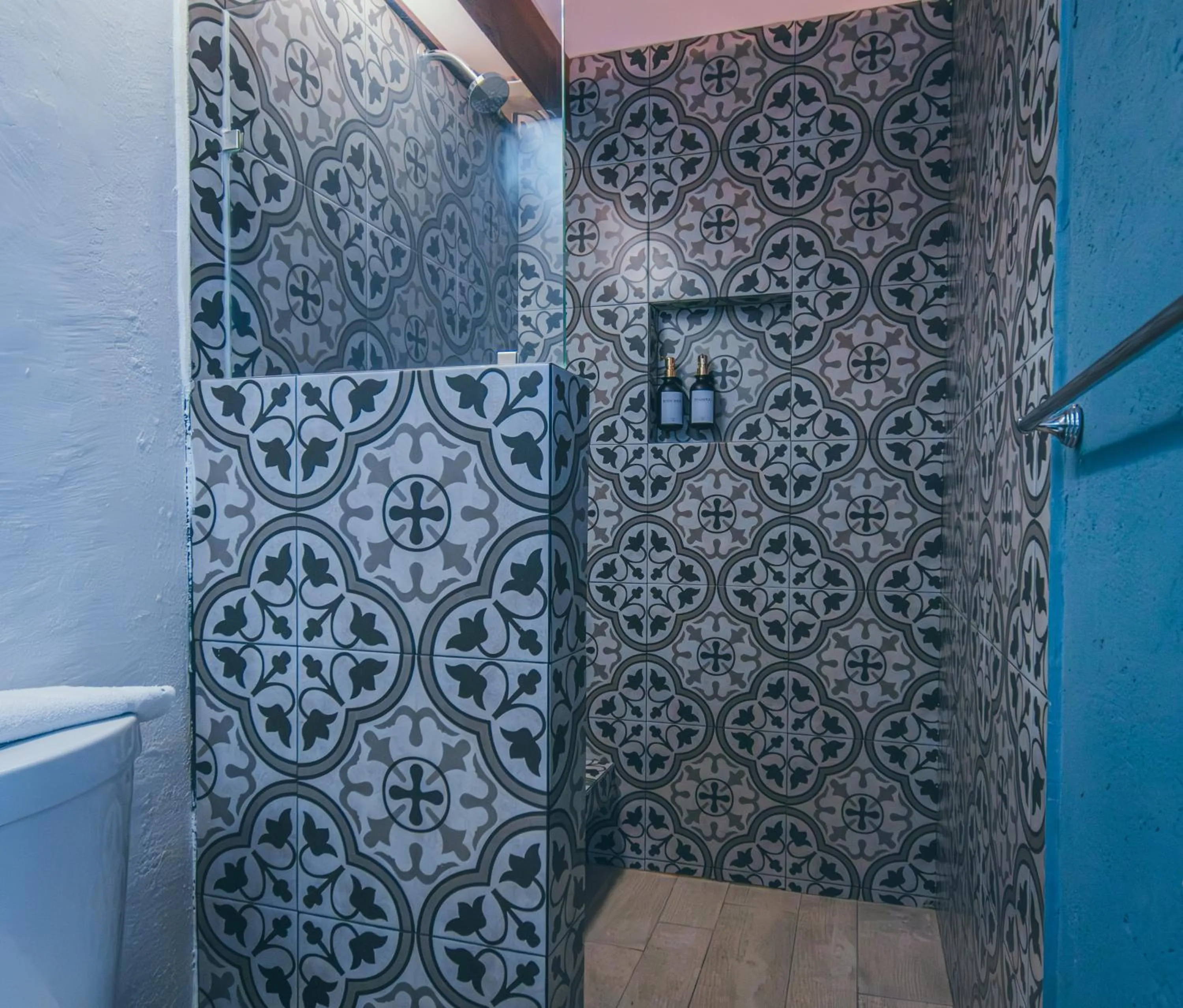 Shower in Hotel Boutique Casa Altamira