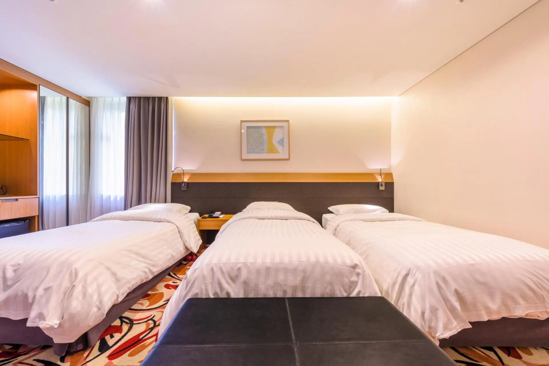 Bed in Shin Shin Hotel Jeju Airport