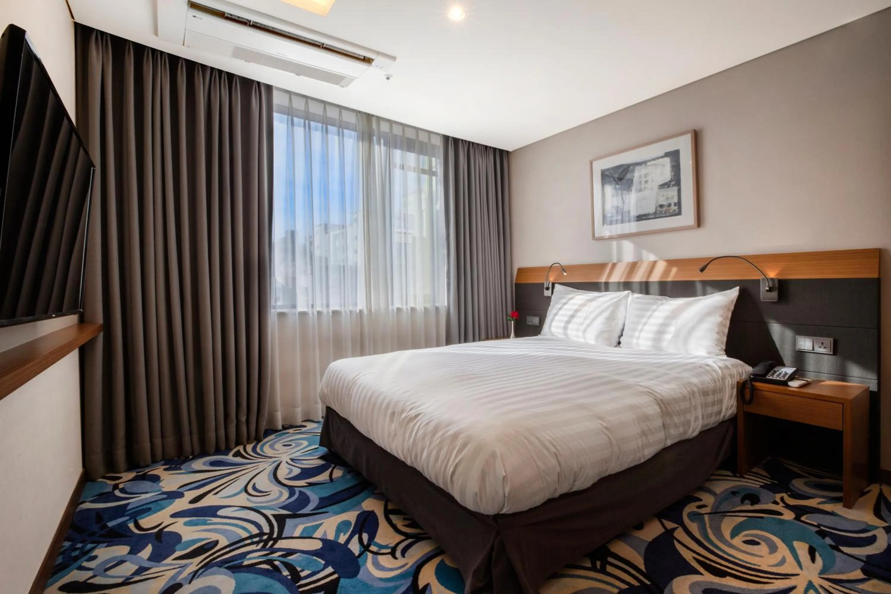 Bed in Shin Shin Hotel Jeju Airport