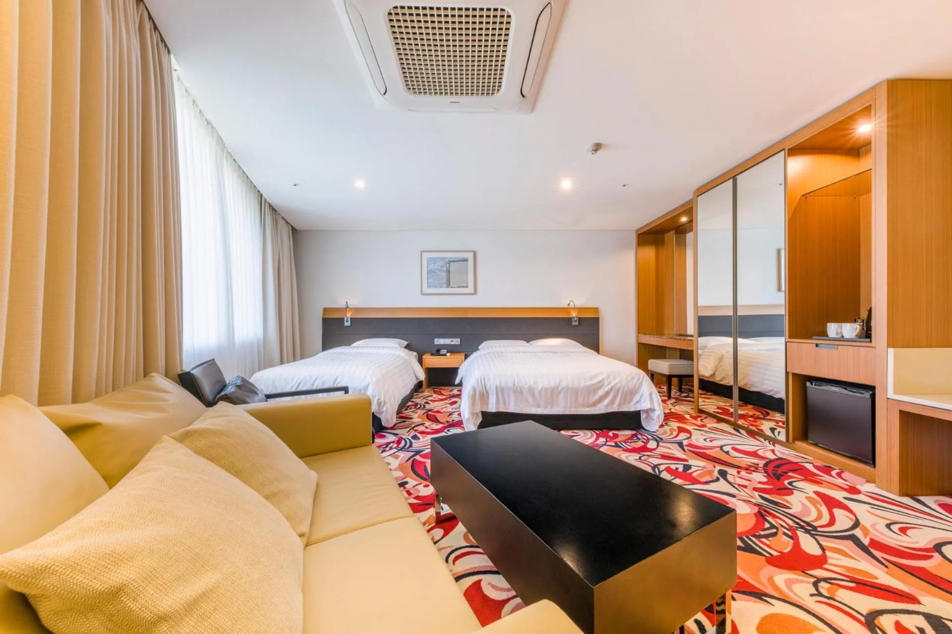 Bed in Shin Shin Hotel Jeju Airport